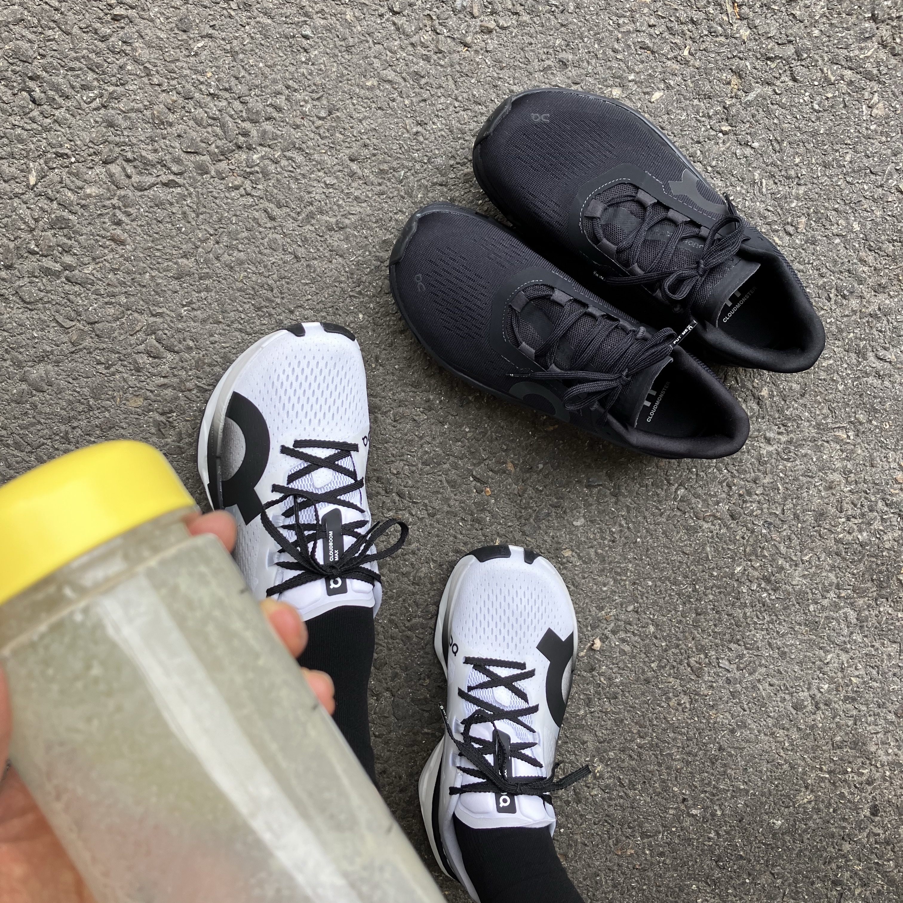 (W) On Running Cloudboom Max White Black, On Running Cloudmonster All Black 착용 스타일 - 1