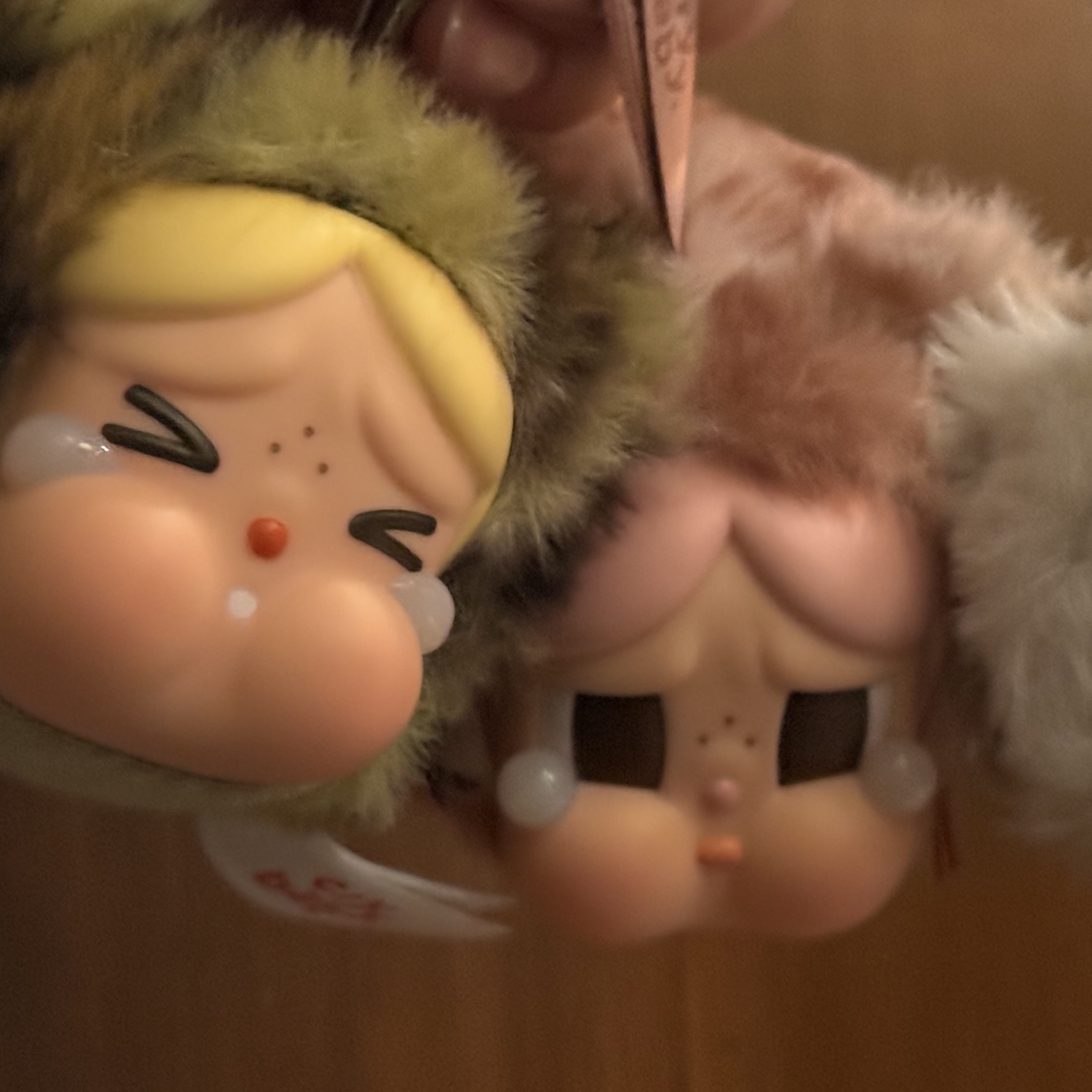 Pop Mart Crybaby Wild But Cutie Series Vinyl Plush Pendant (6 Blind Boxes) 착용 스타일