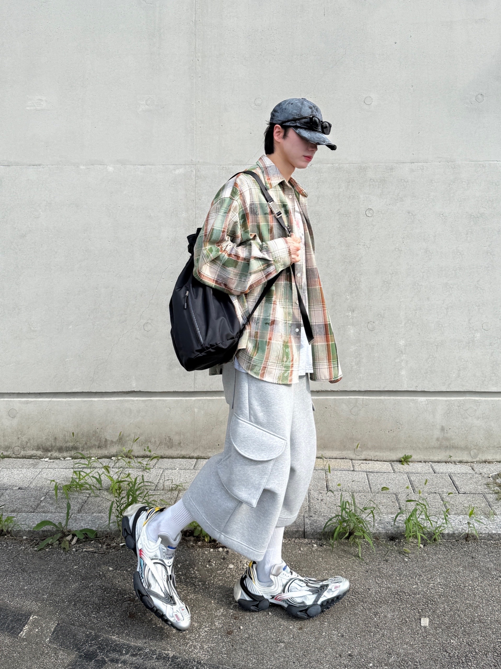 Balenciaga Reptile Sneaker Multicolor, MJD Oversized Check Shirt Vintage Green 착용 스타일 - 4