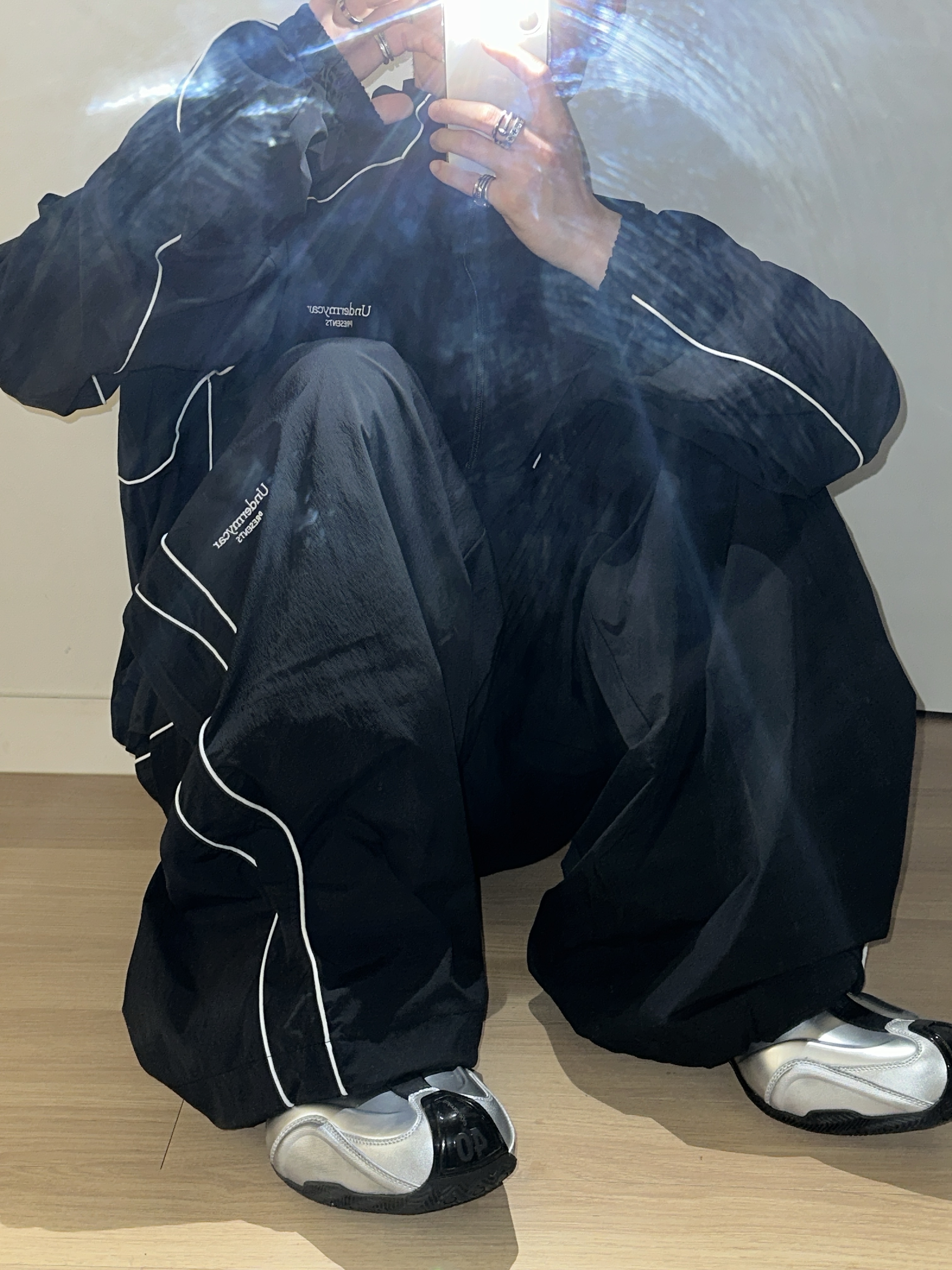 Undermycar MU.132 Original Logo Piping Line Track Jacket Black, Undermycar Mu.126 Original Logo Piping Line Nylon Pants Black 착용 스타일 - 3