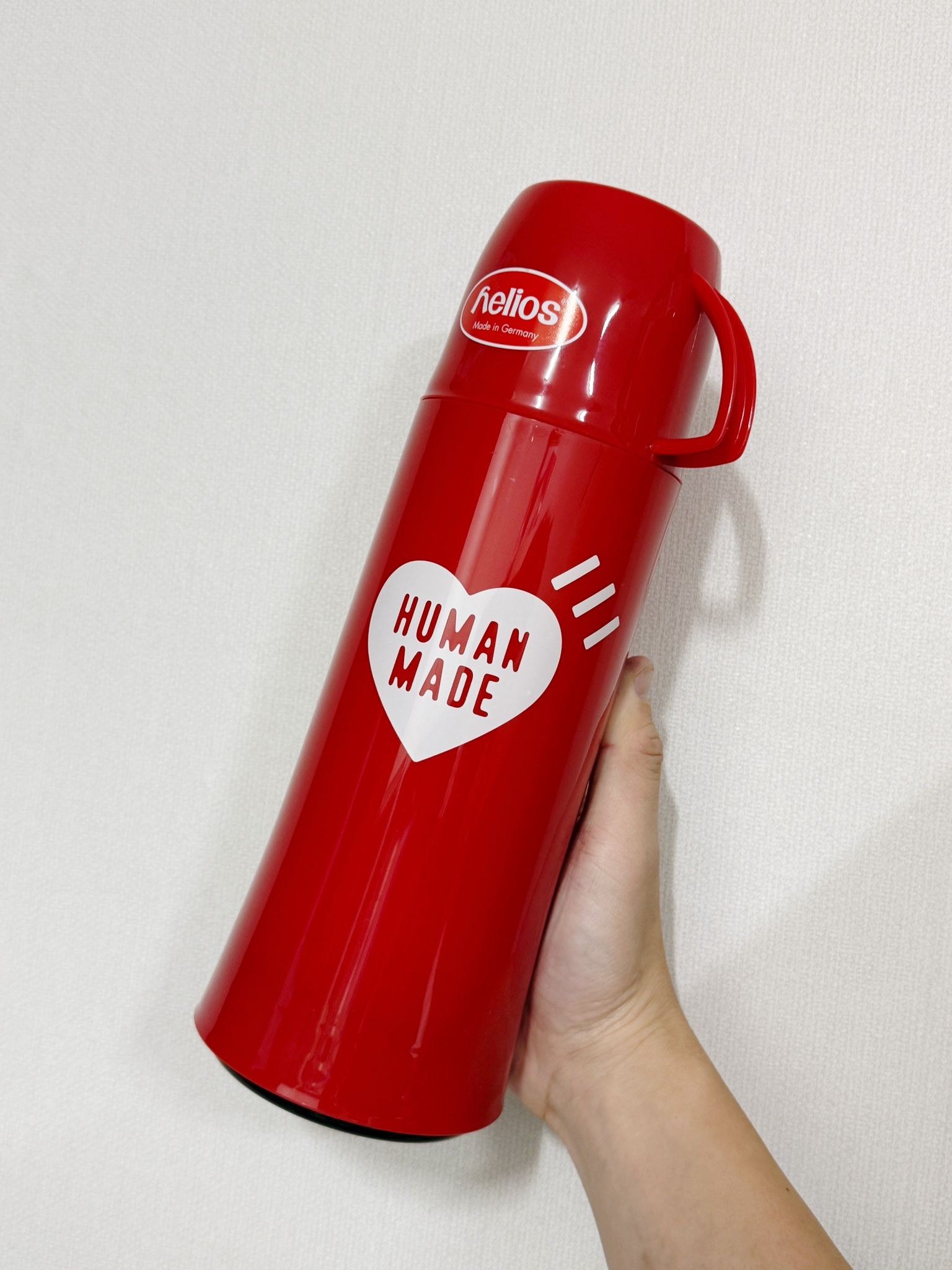 Human Made Helios Bottle 750ml Red 착용 스타일 - 1
