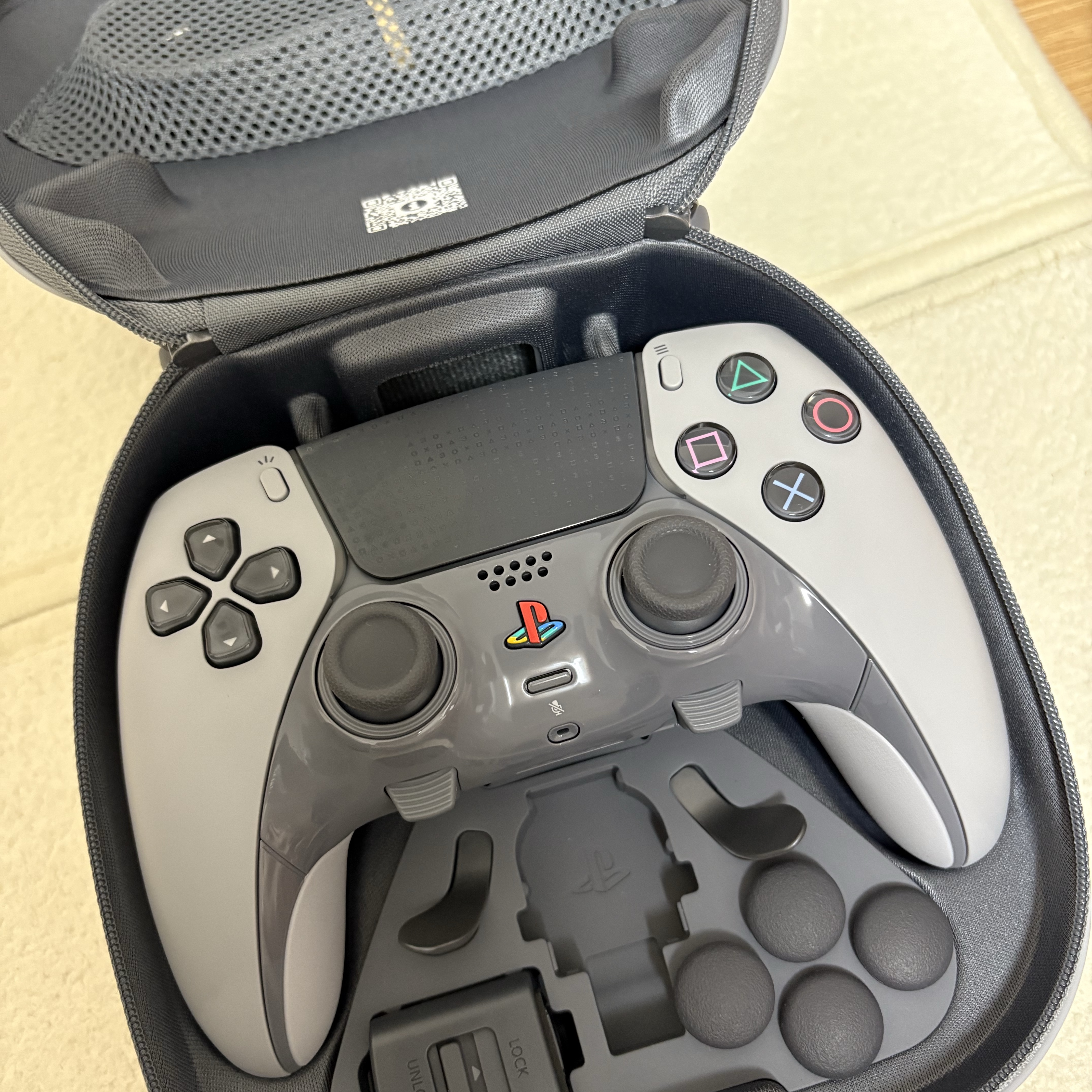 Playstation 5 DualSense Edge Wireless Controller 30th Anniversary Limited Edition (SIEK 220V) 착용 스타일