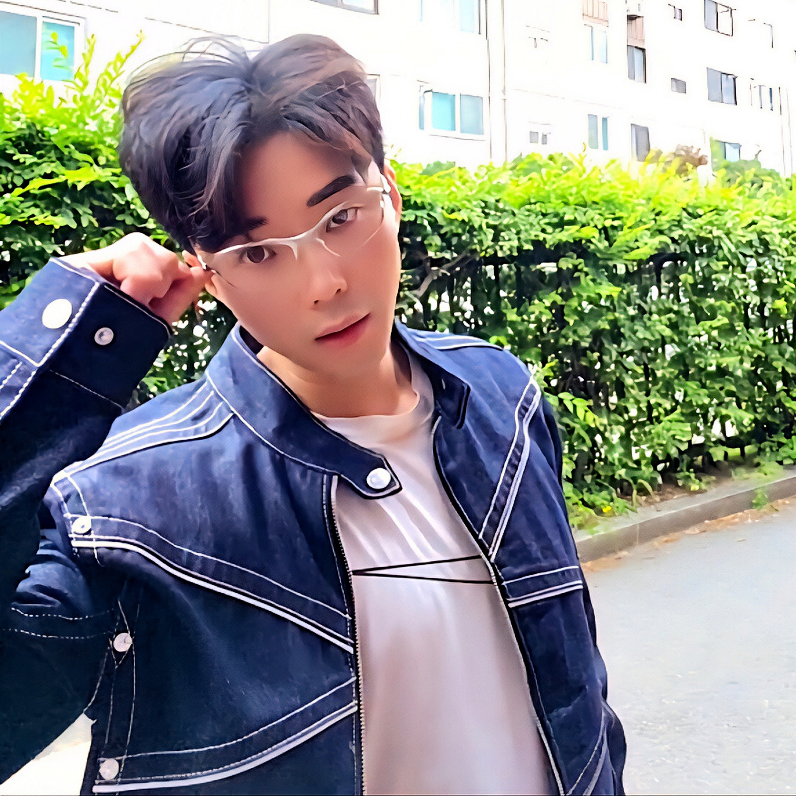 Gentle Monster Ytt 02 Silver, True Religion Defender Denim Jacket Raw Indigo 착용 스타일