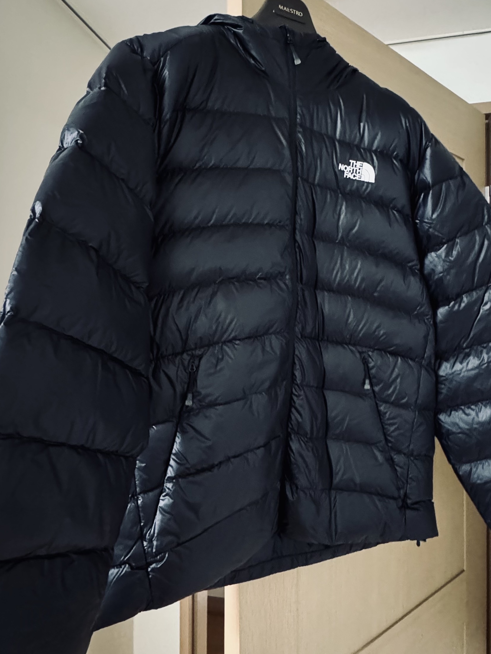 The North Face Matier EX RDS Down Hoodie Black 착용 스타일 - 1