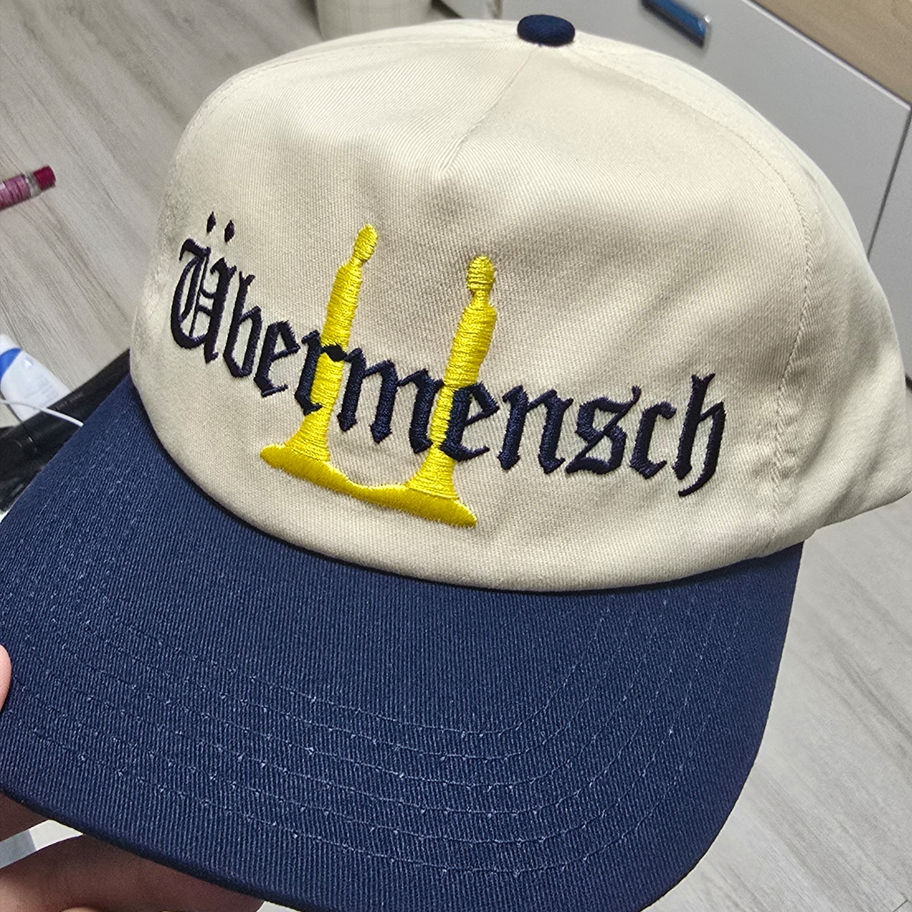 G-DRAGON Ubermensch Unstructured Snapback Hat Natural Navy 착용 스타일 - 4