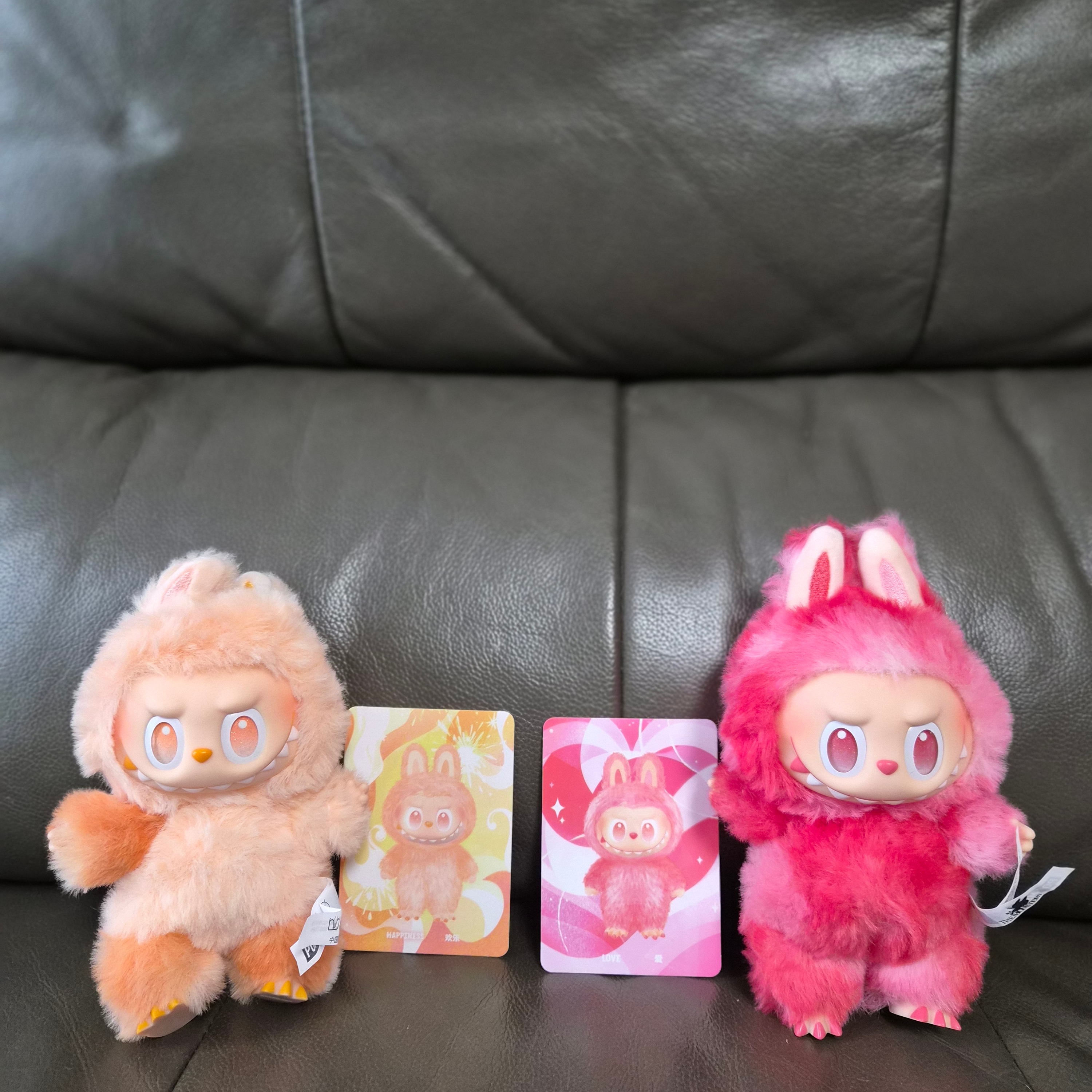 Pop Mart Labubu The Monsters Highlight Series Sealed Case (Bundle of 2/1 Blind Box) 착용 스타일