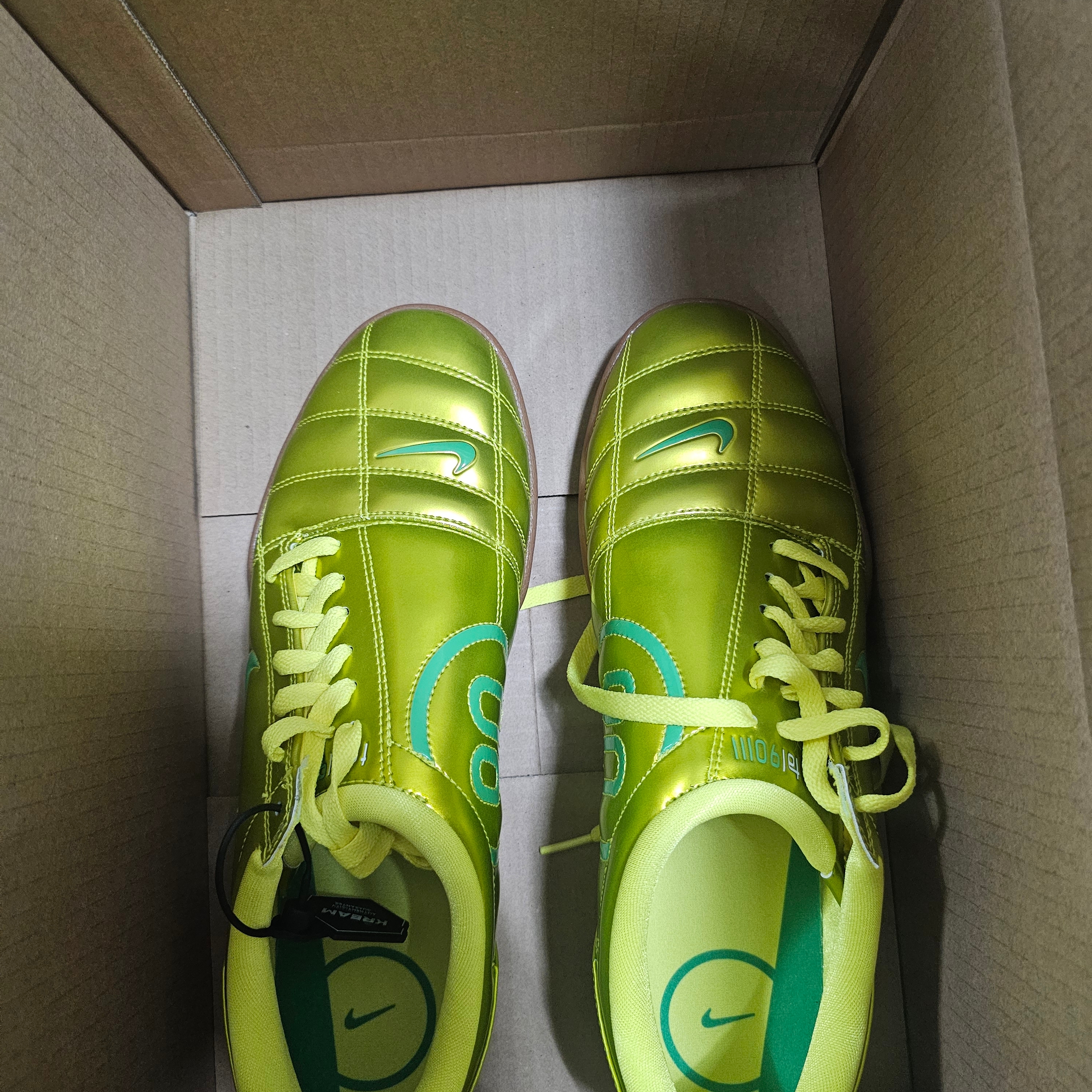 Nike Total 90 III SP Dynamic Yellow Green Spark 착용 스타일