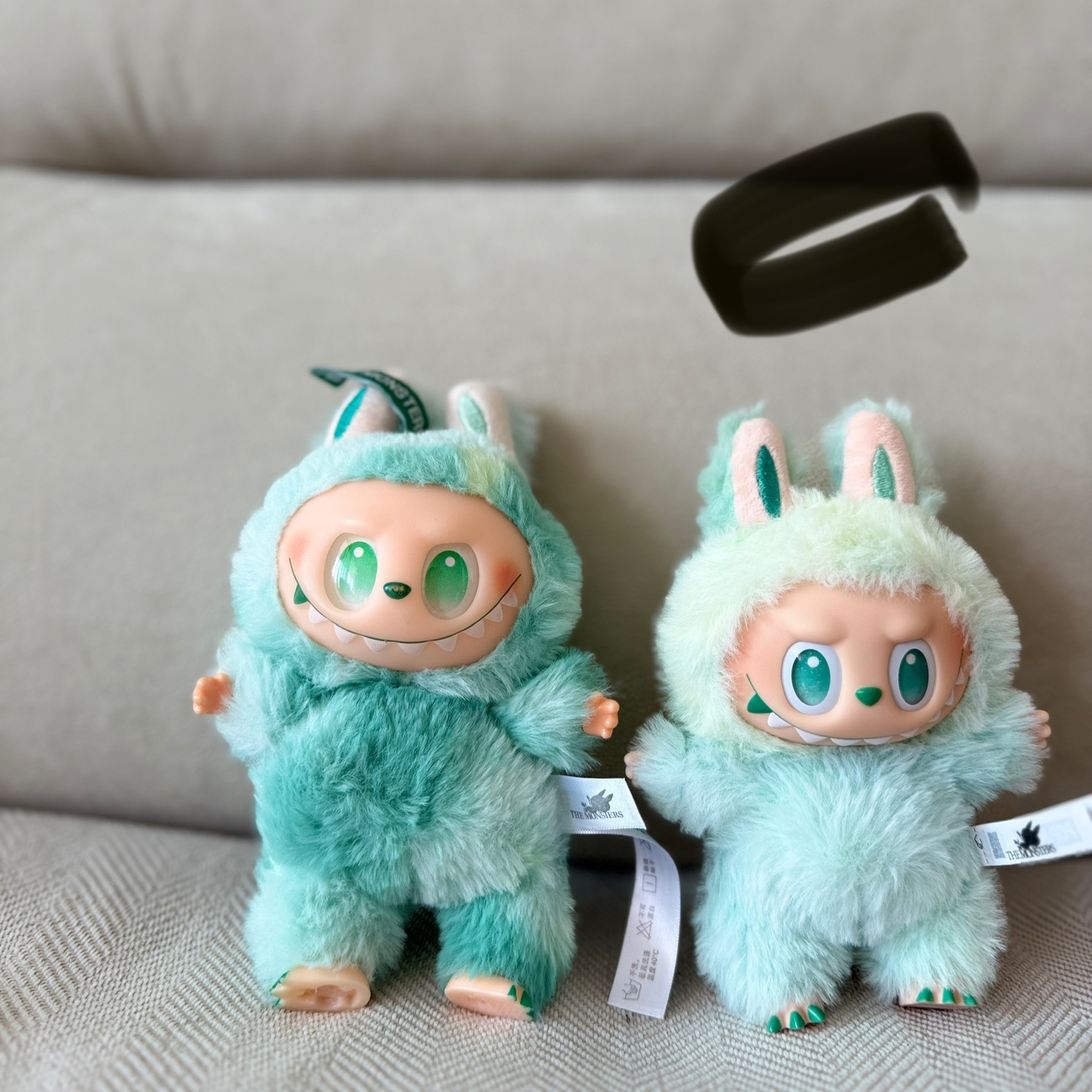 Pop Mart Labubu The Monsters Highlight Series Serenity Keyring (Opened Case) 착용 스타일