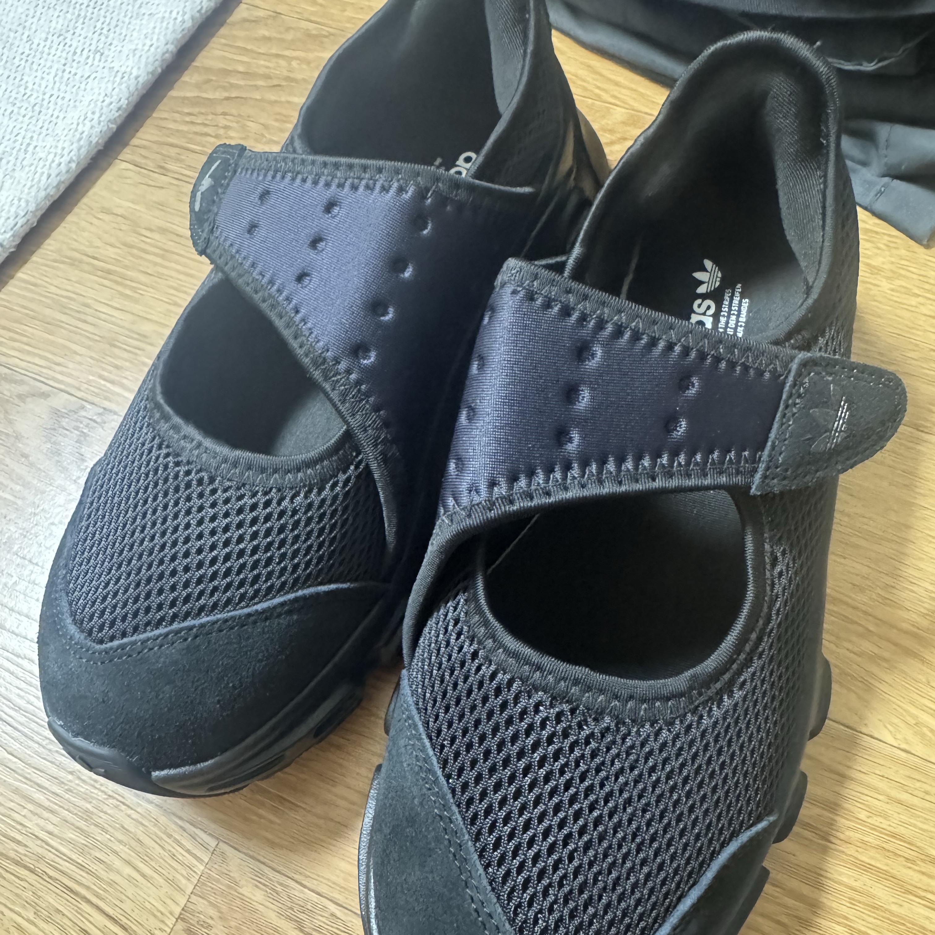 (W) Adidas Adifom Megajane Core Black 착용 스타일