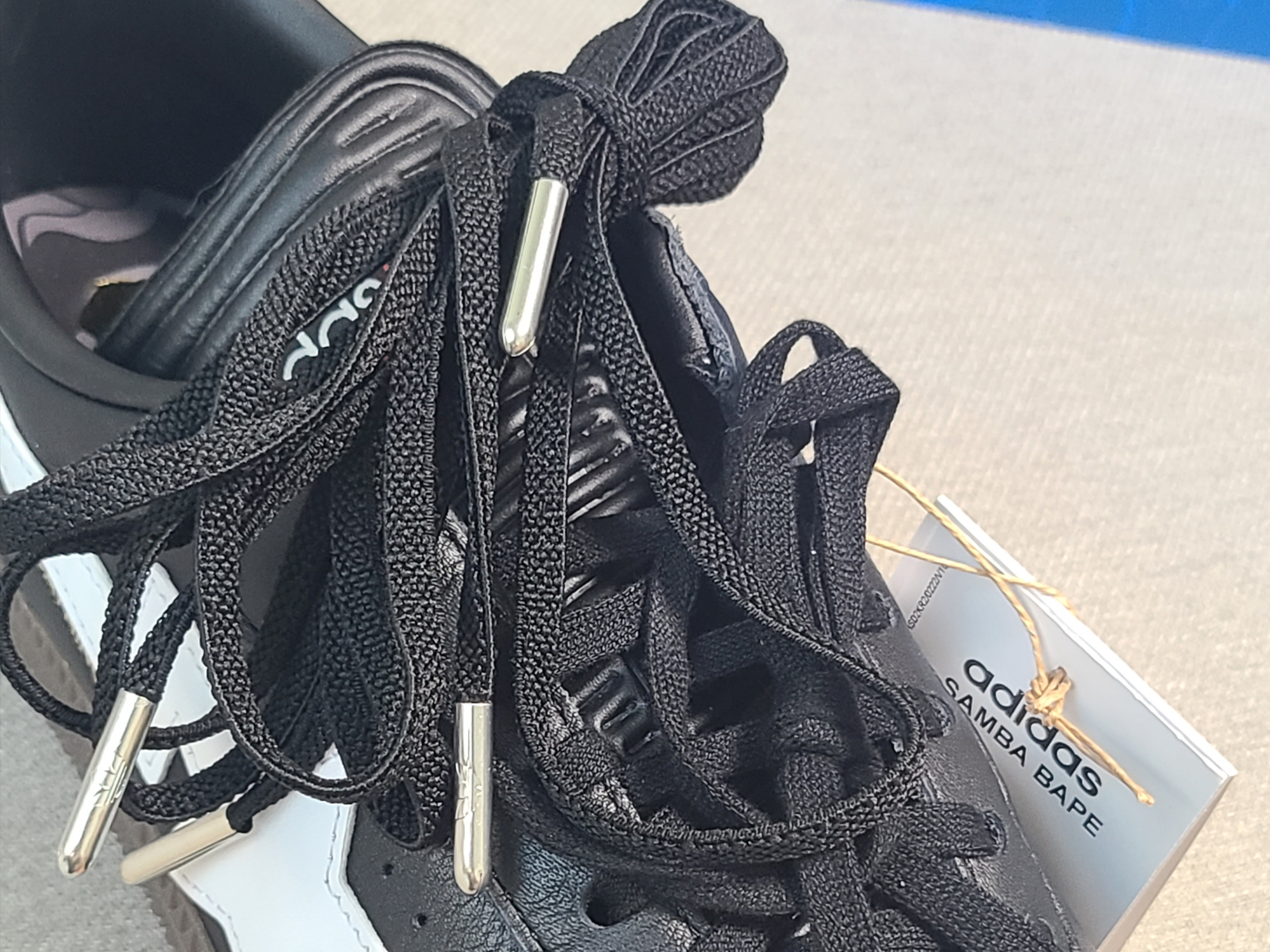 Adidas x BAPE Samba Core Black Footwear White, Adidas Samba OG Black White Gum 착용 스타일 - 6
