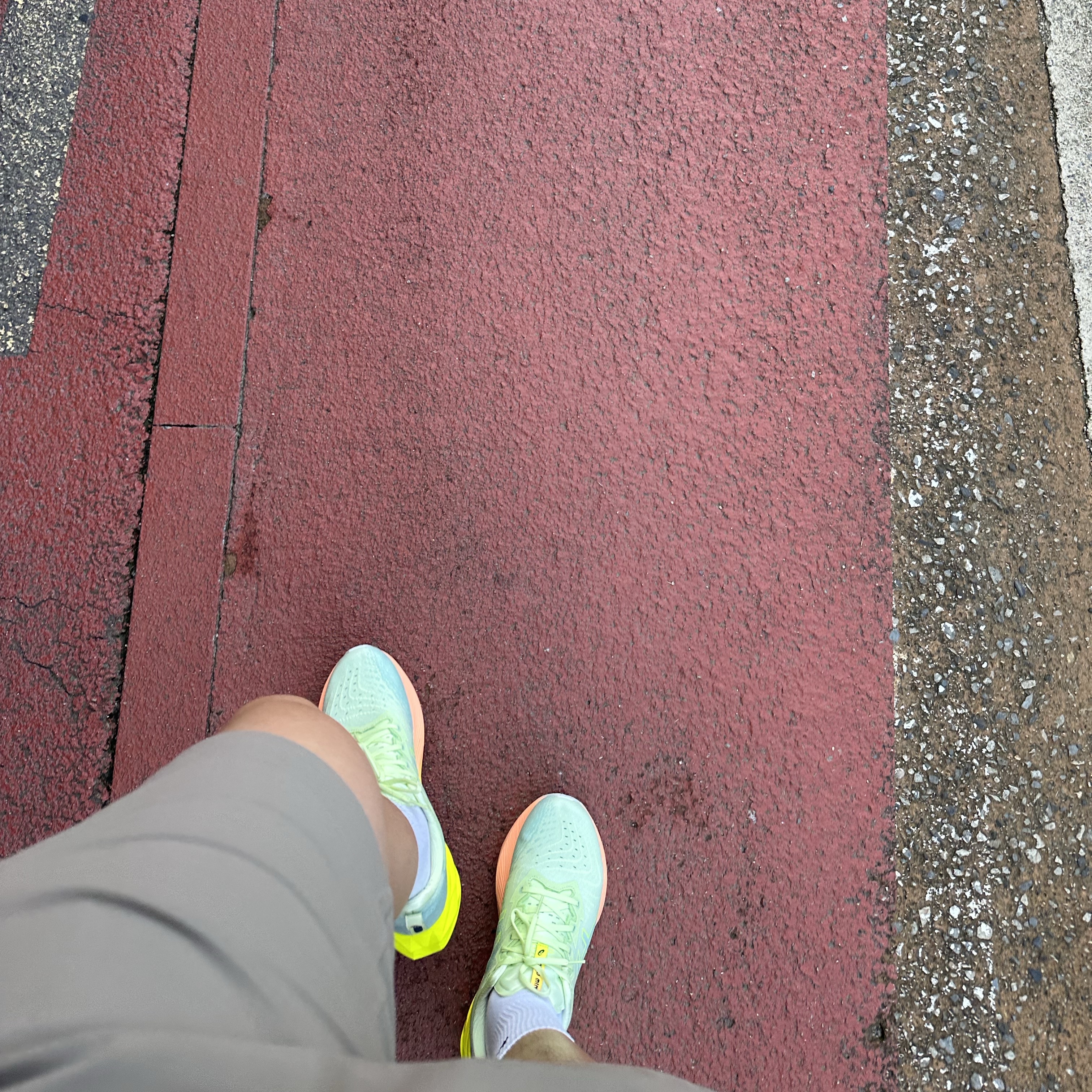 Asics Novablast 4 Cool Matcha Safety Yellow 착용 스타일
