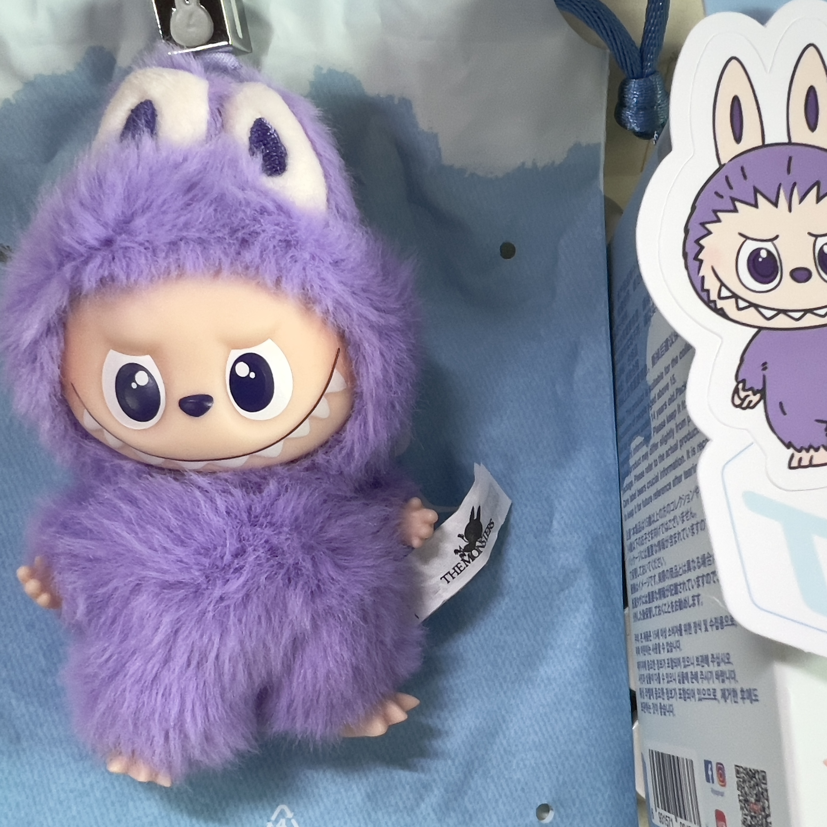 Pop Mart Labubu The Monsters Pin For Love Series Vinyl Plush Pendant (N-Z) T (Opened Case) 착용 스타일