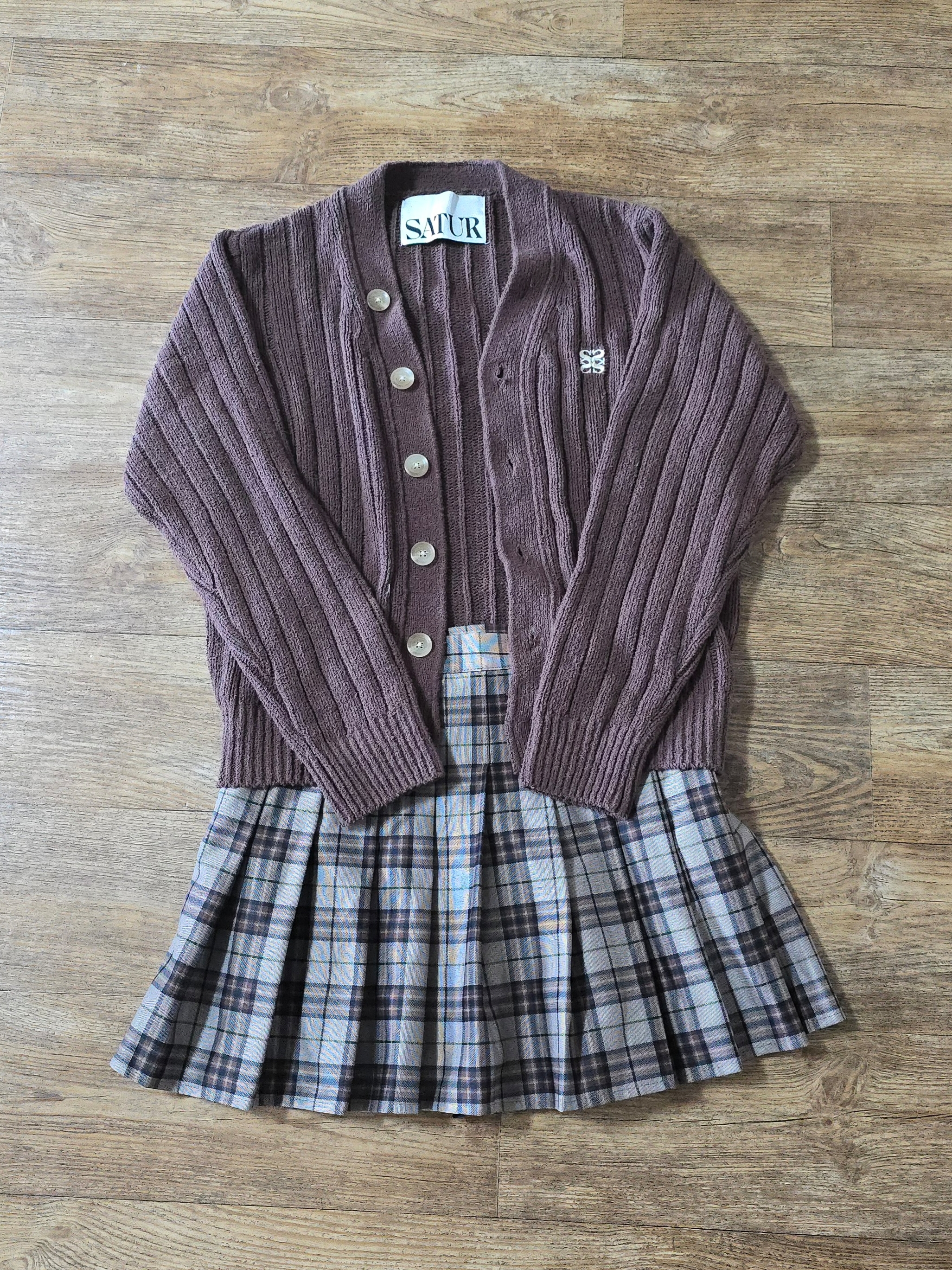 SATUR Faro Over Size Boucle Cardigan Heritage Brown, SATUR Faro Over Size Boucle Cardigan Sage Green 착용 스타일 - 3
