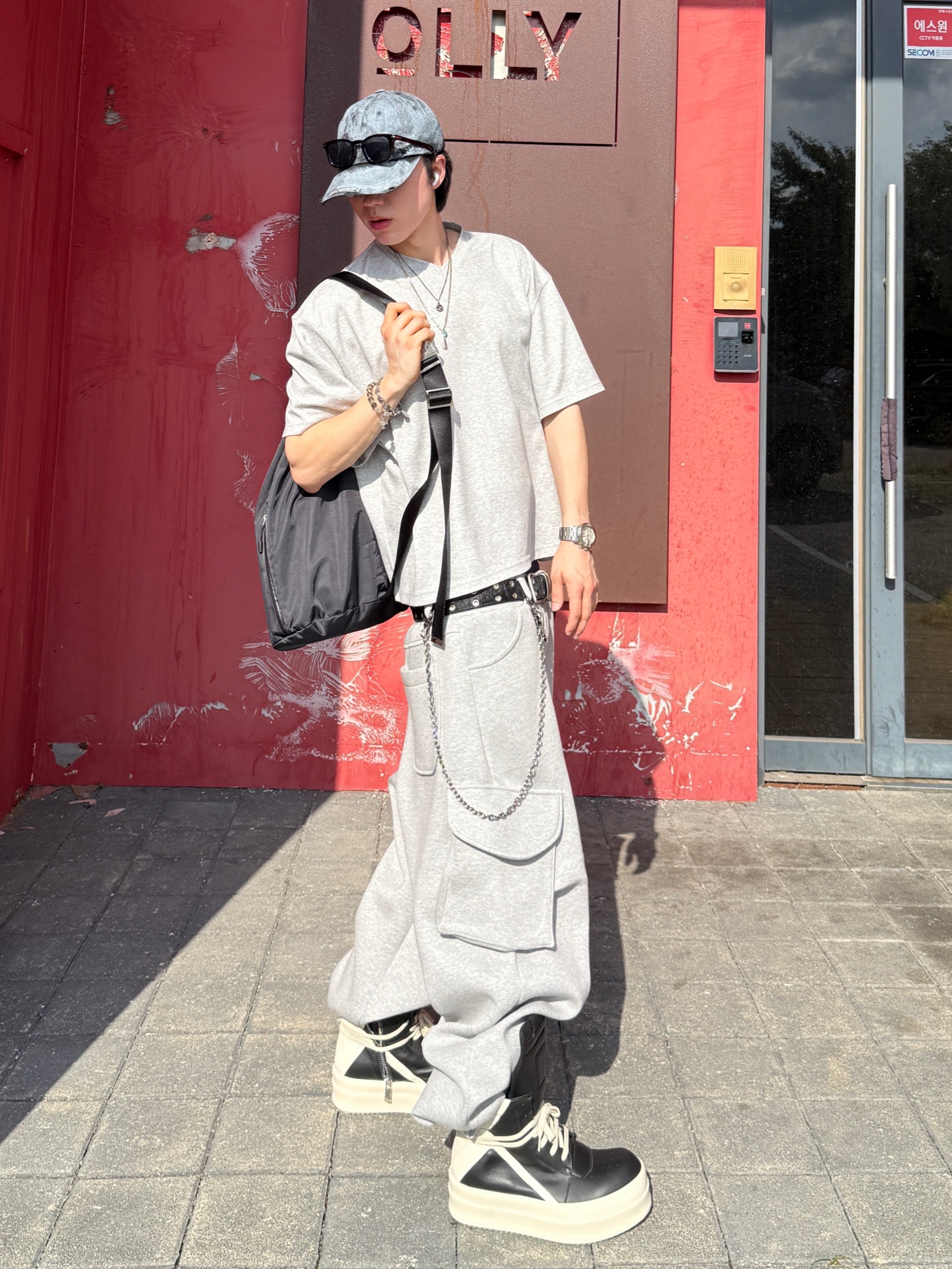 MJD X KOIN SEOUL Wide Cargo Sweat Pants, MJD X KOIN SEOUL Wide Cargo Sweat Pants 착용 스타일 - 2