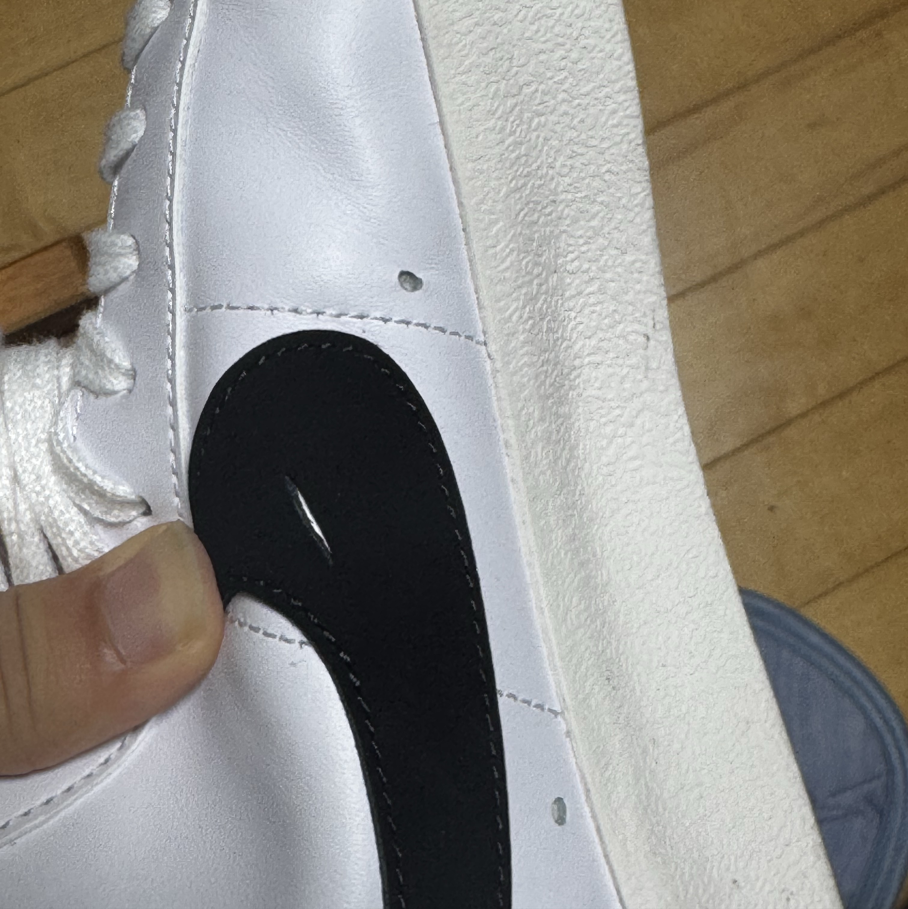 Nike Blazer Mid '77 Vintage White Black 착용 스타일 - 2