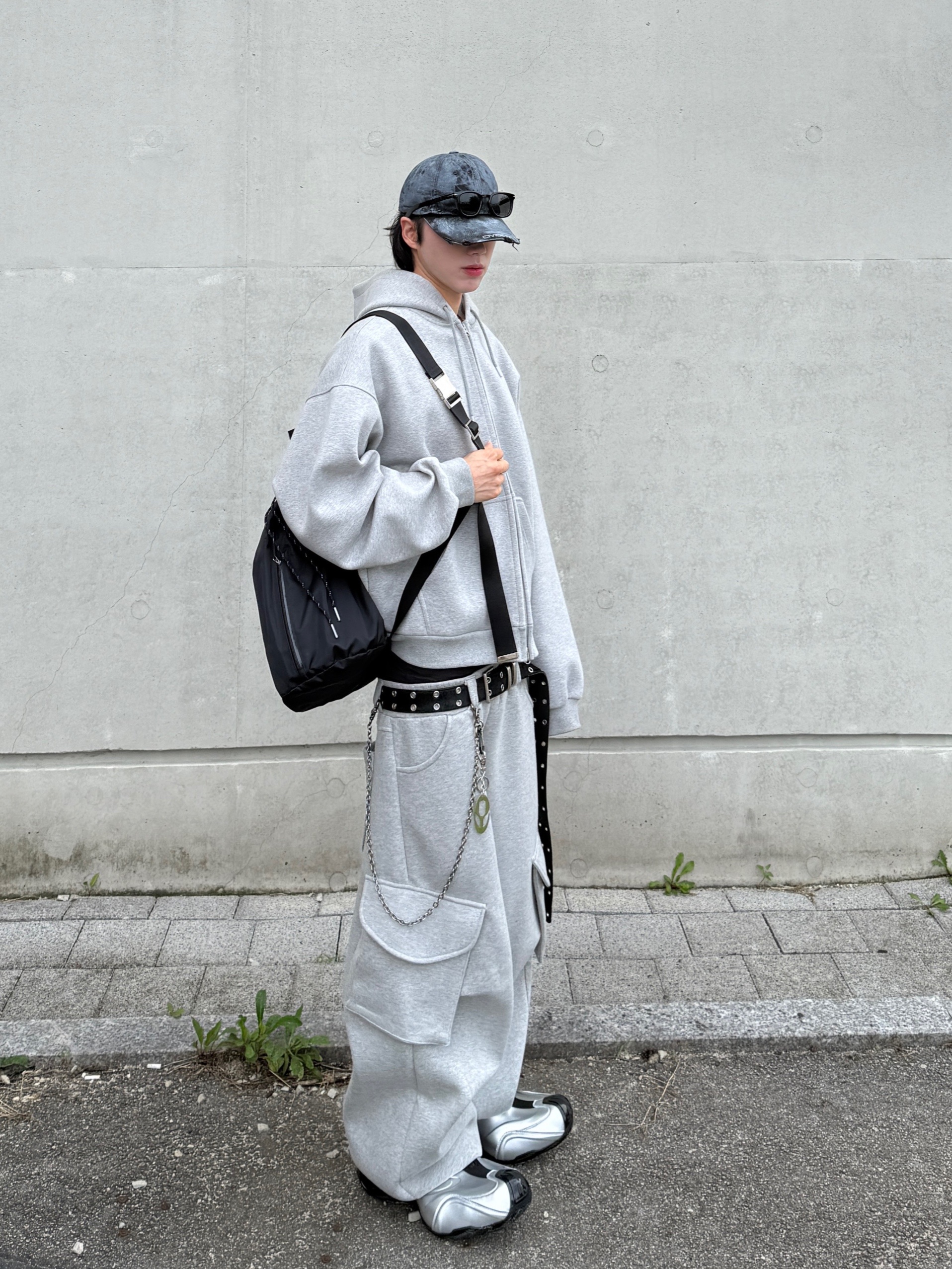 Kamien x MJD Double Hole Belt Black Shearling Calfskin, MJD X KOIN SEOUL Wide Cargo Sweat Pants 착용 스타일 - 4