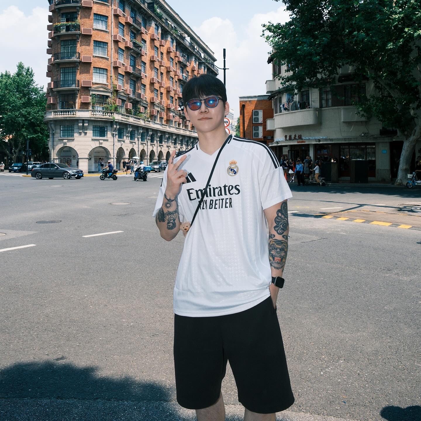 Adidas Real Madrid 2024/25 Home Jersey White - KR Sizing (Non Marking Ver.), Hoka Hopara 2 Black 착용 스타일 - 1