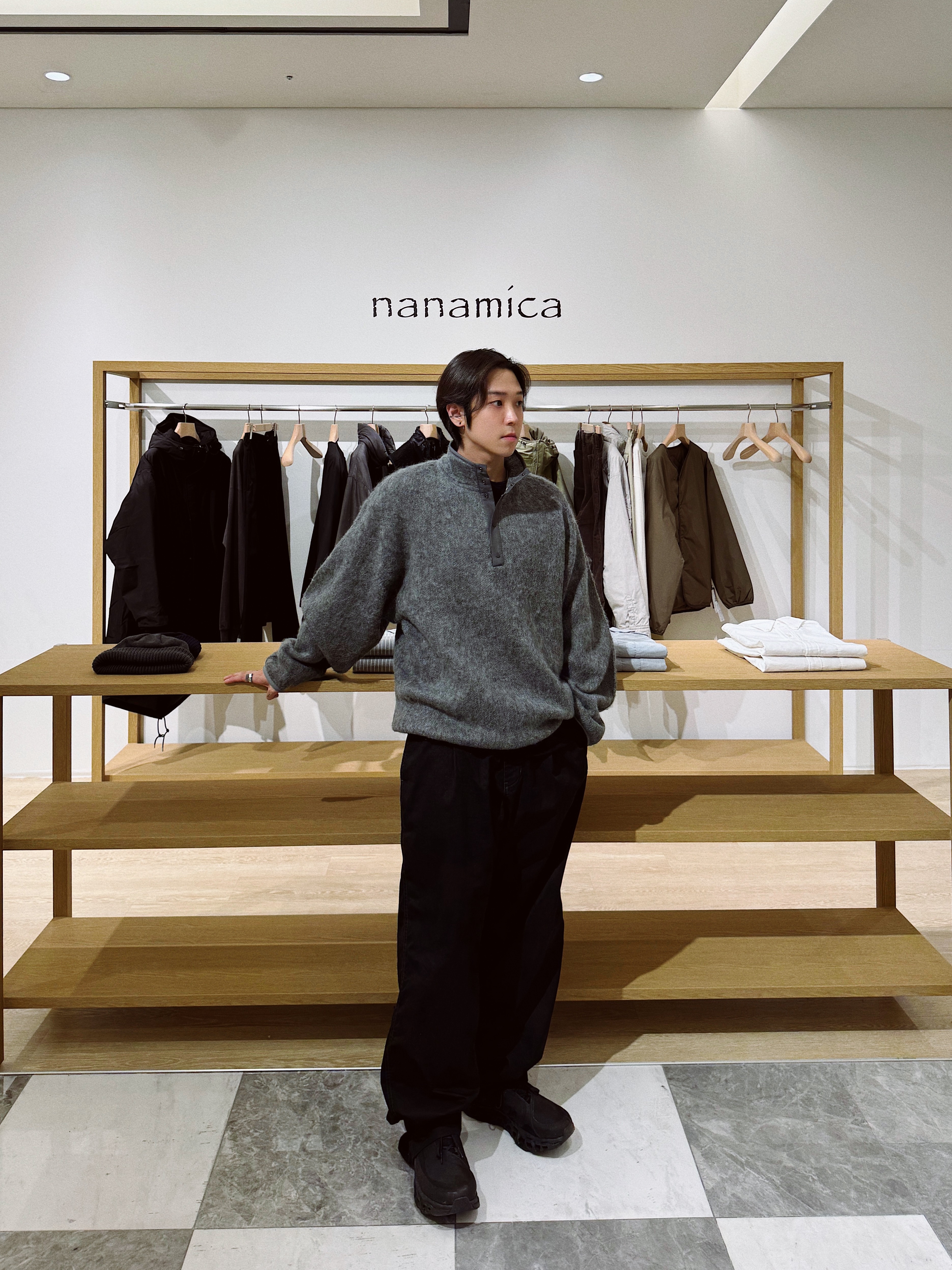 On Running x Post Archive Faction (Paf) Cloudmonster 2 Black Magnet, Nanamica Reversible Coach Jacket Sand Beige 착용 스타일 - 1