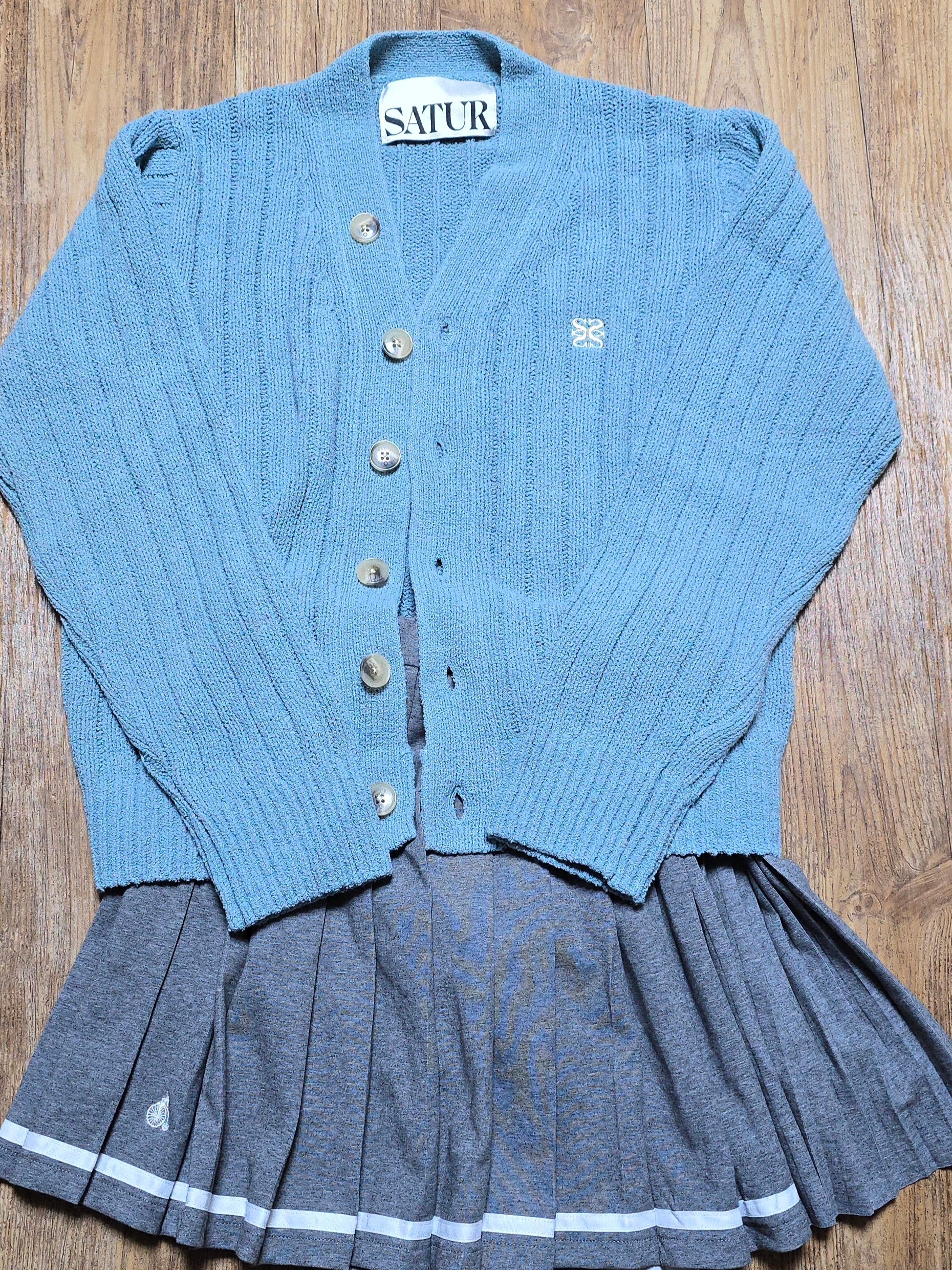SATUR Faro Over Size Boucle Cardigan Heritage Brown, SATUR Faro Over Size Boucle Cardigan Sage Green 착용 스타일 - 5