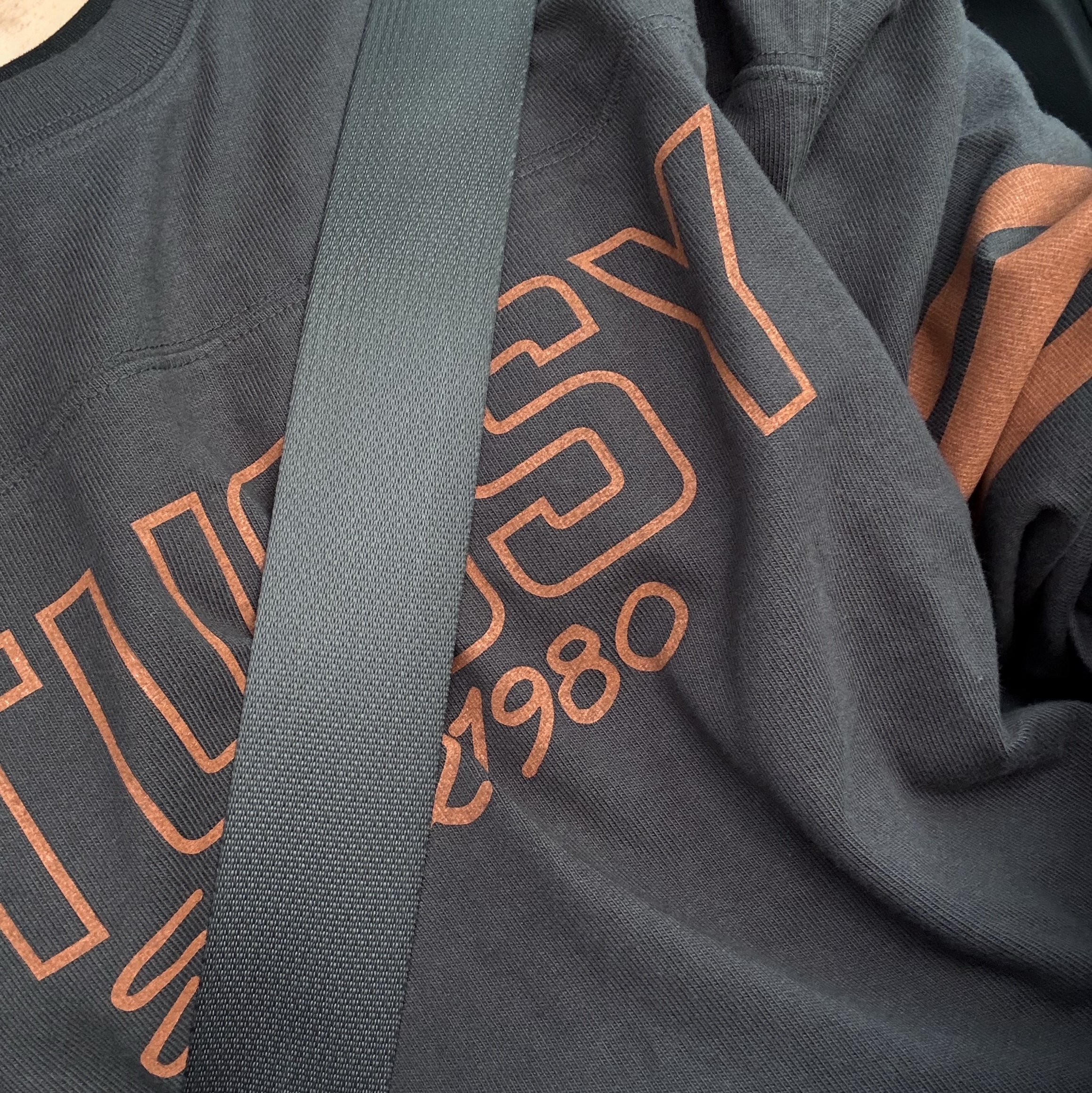Stussy Football Crew Black 착용 스타일