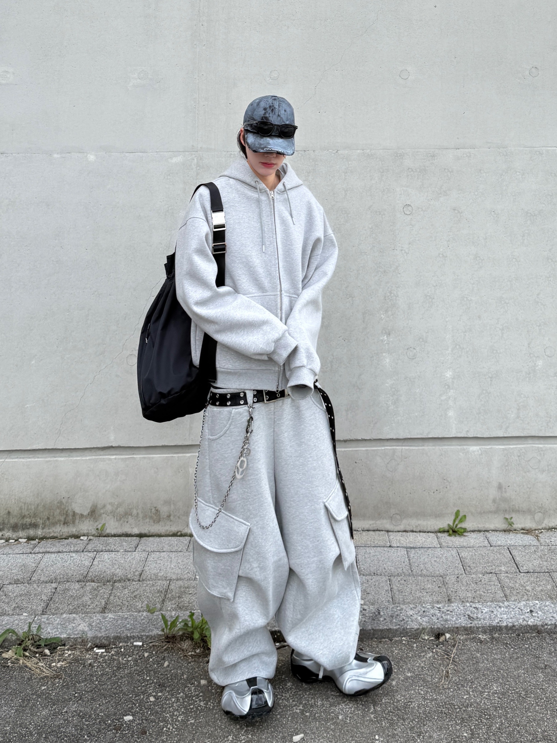 Kamien x MJD Double Hole Belt Black Shearling Calfskin, MJD X KOIN SEOUL Wide Cargo Sweat Pants 착용 스타일 - 6