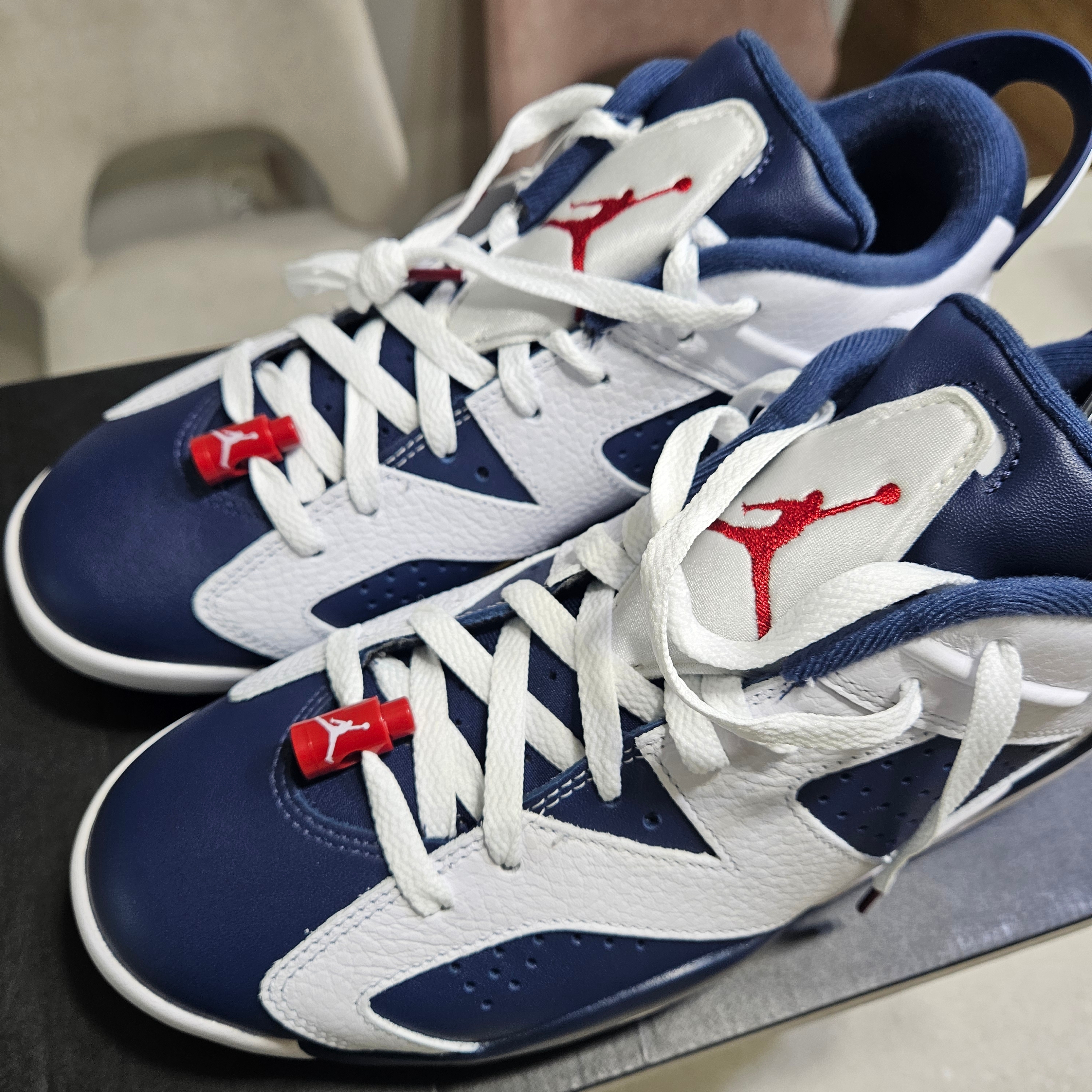 Jordan 6 Retro Low Golf Varsity Red Mignight Navy 착용 스타일 - 3