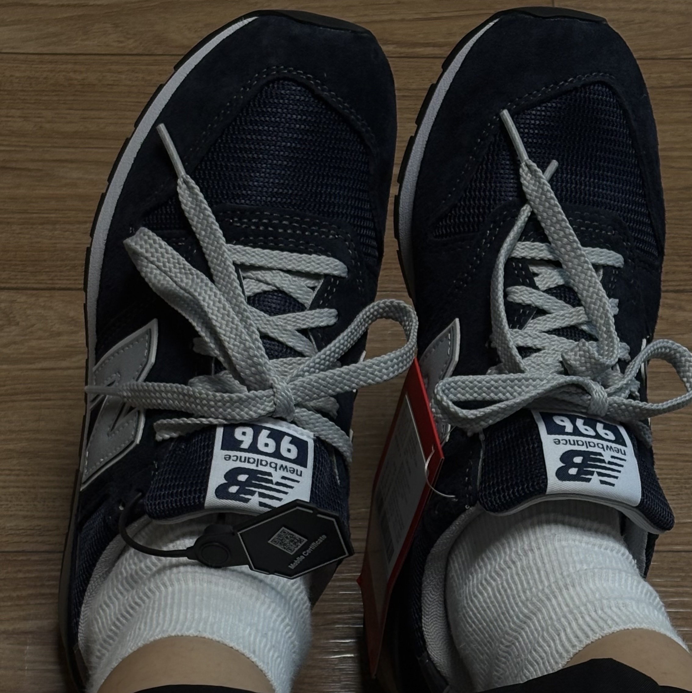 New Balance 996 Navy Silver 착용 스타일 - 3