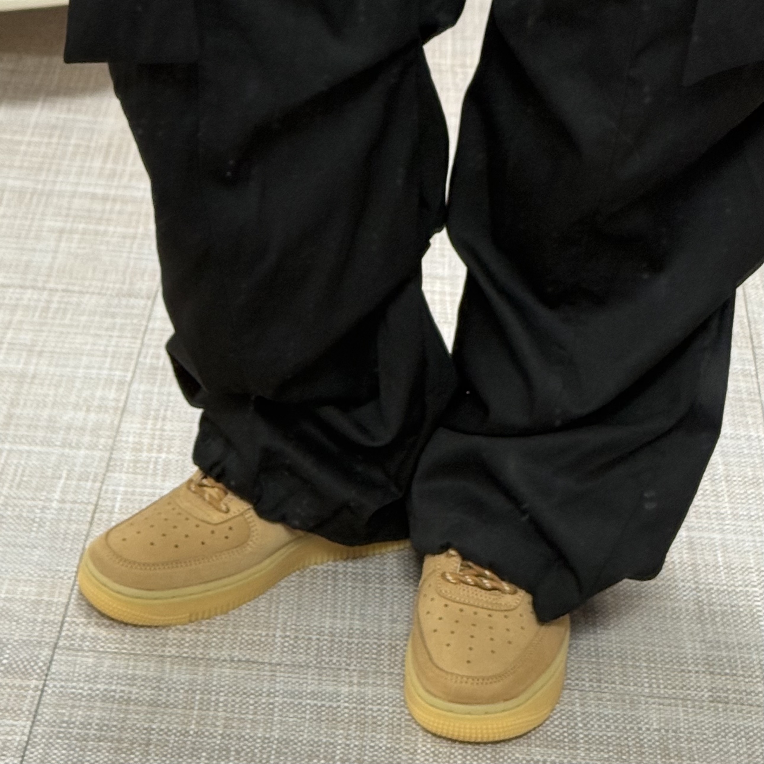 Nike Air Force 1 '07 WB Flax 착용 스타일 - 2