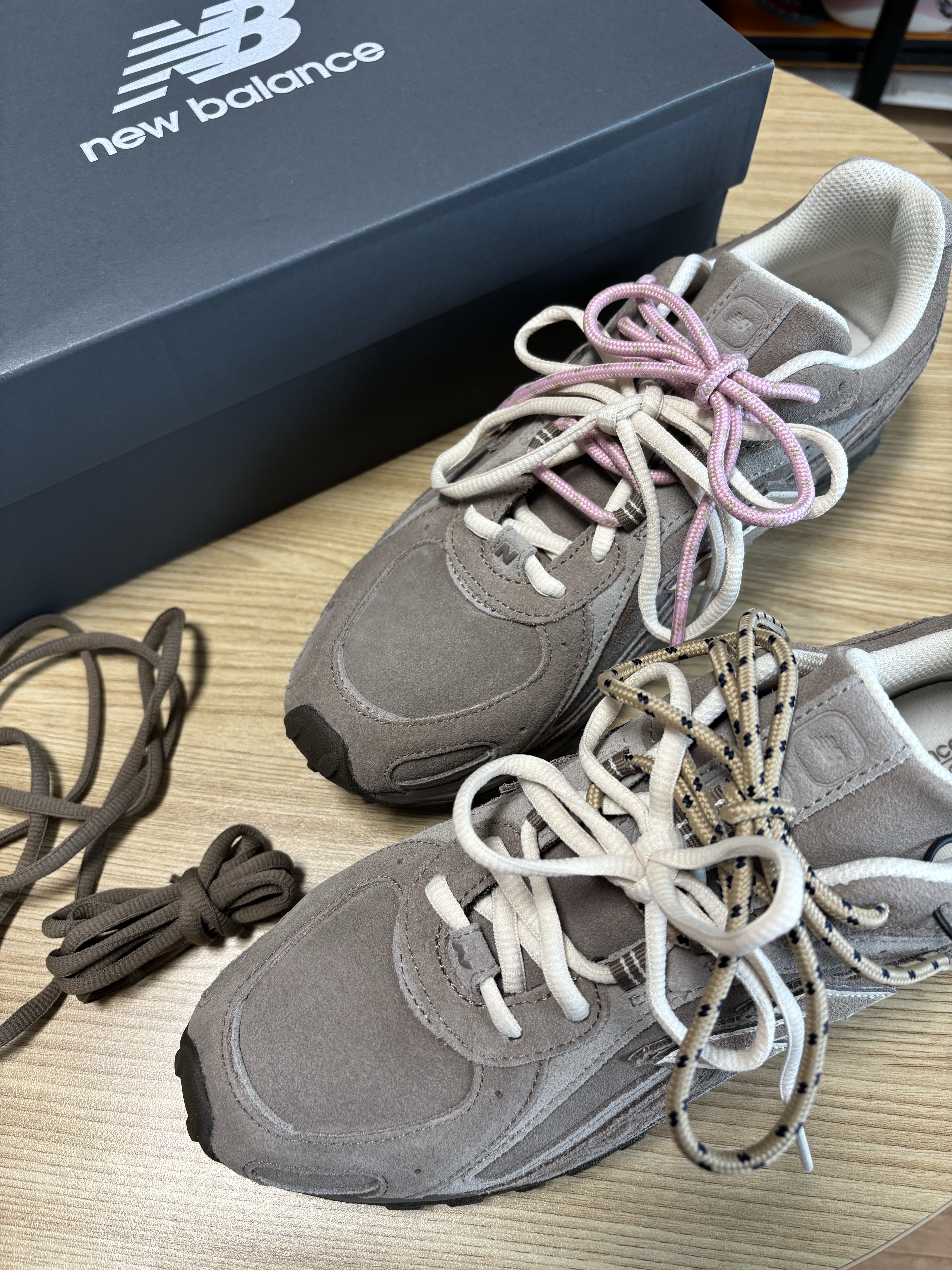 New Balance 204L Suede Mushroom Arid Stone 착용 스타일 - 2