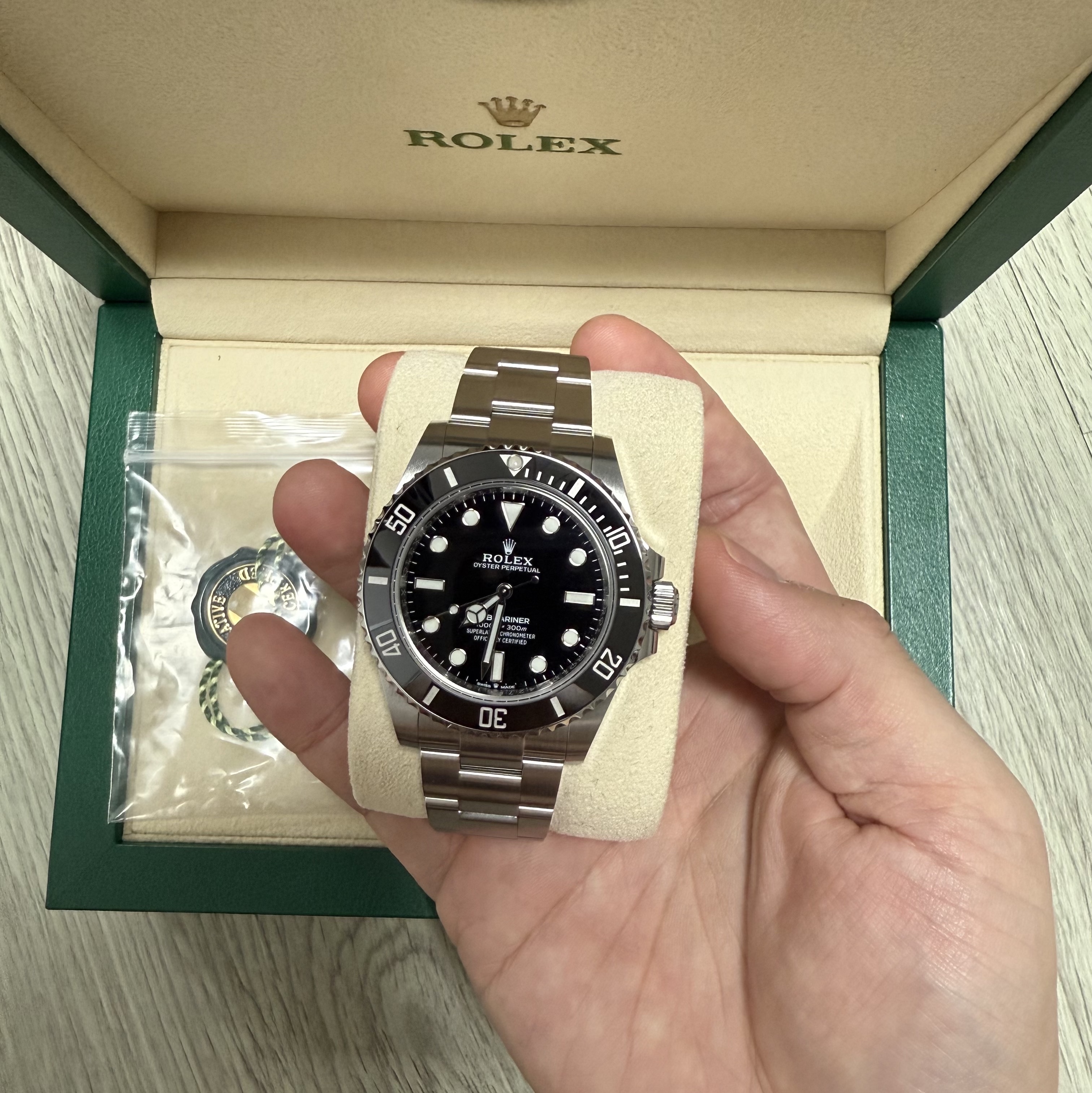 Rolex Submariner 41mm 124060 Black Oyster 착용 스타일 - 1