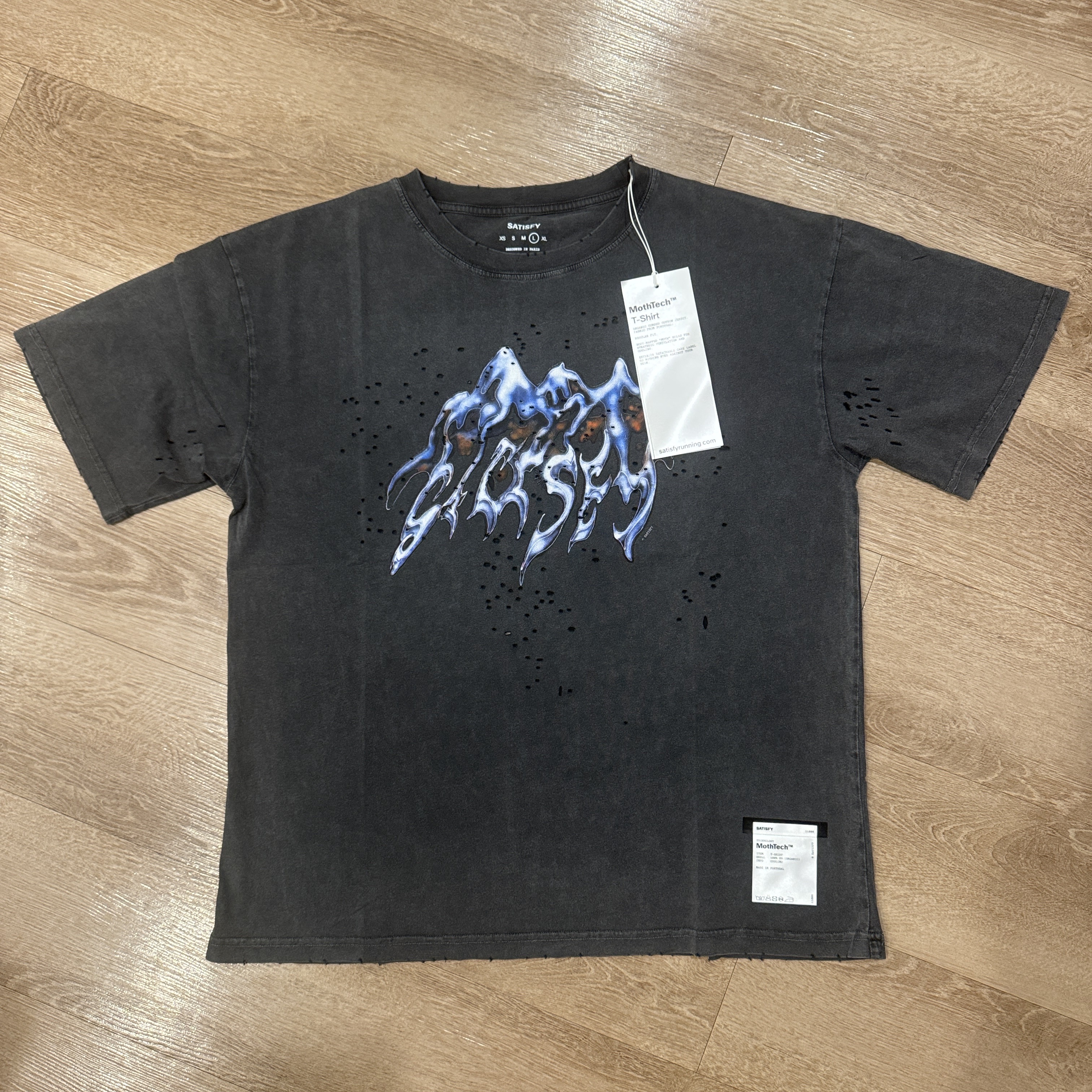 Satisfy Mothtech T-Shirt Aged Black 착용 스타일 - 1