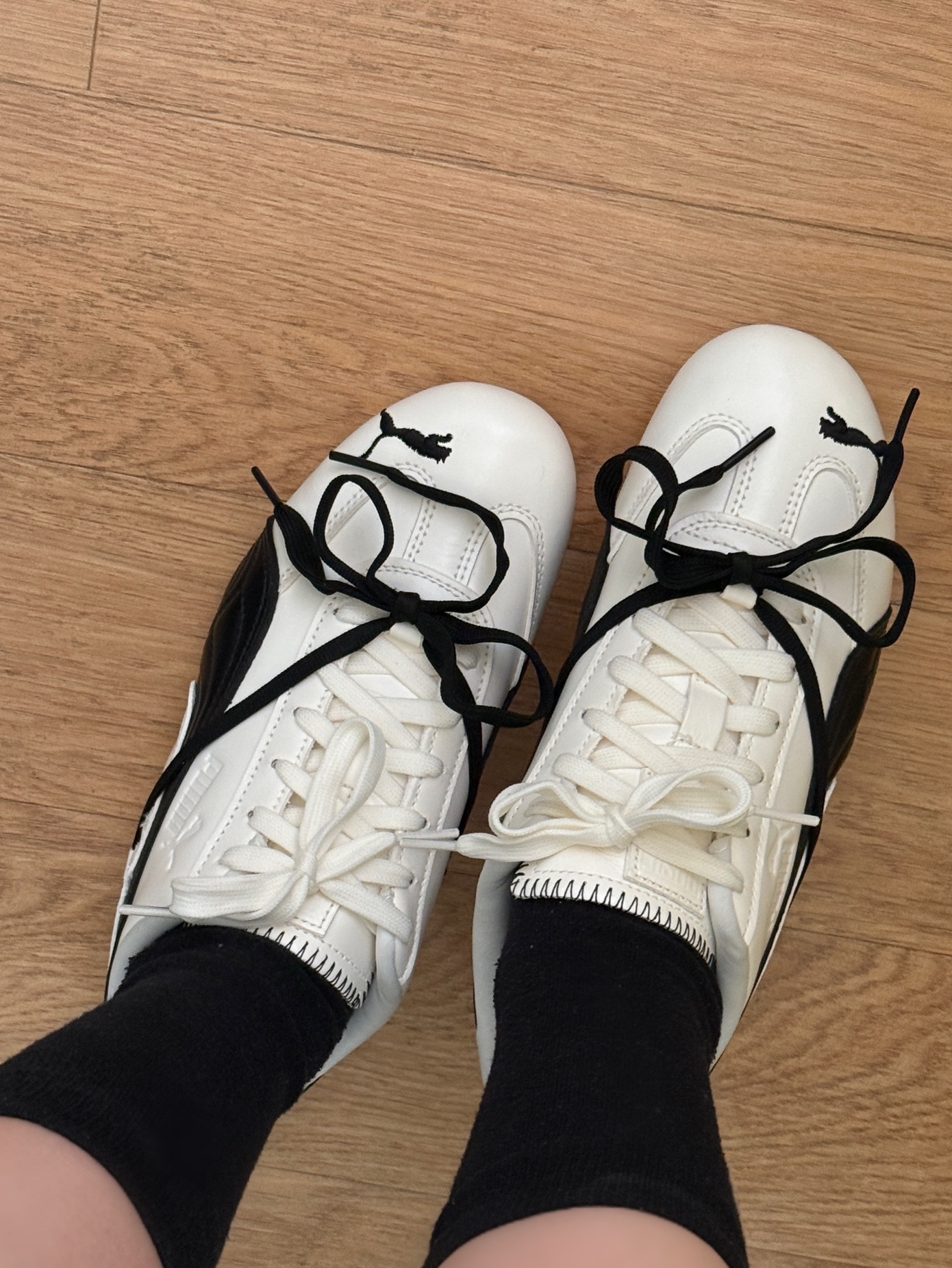 (W) Puma x Rosé Speedcat LEA Warm White Black 착용 스타일 - 1