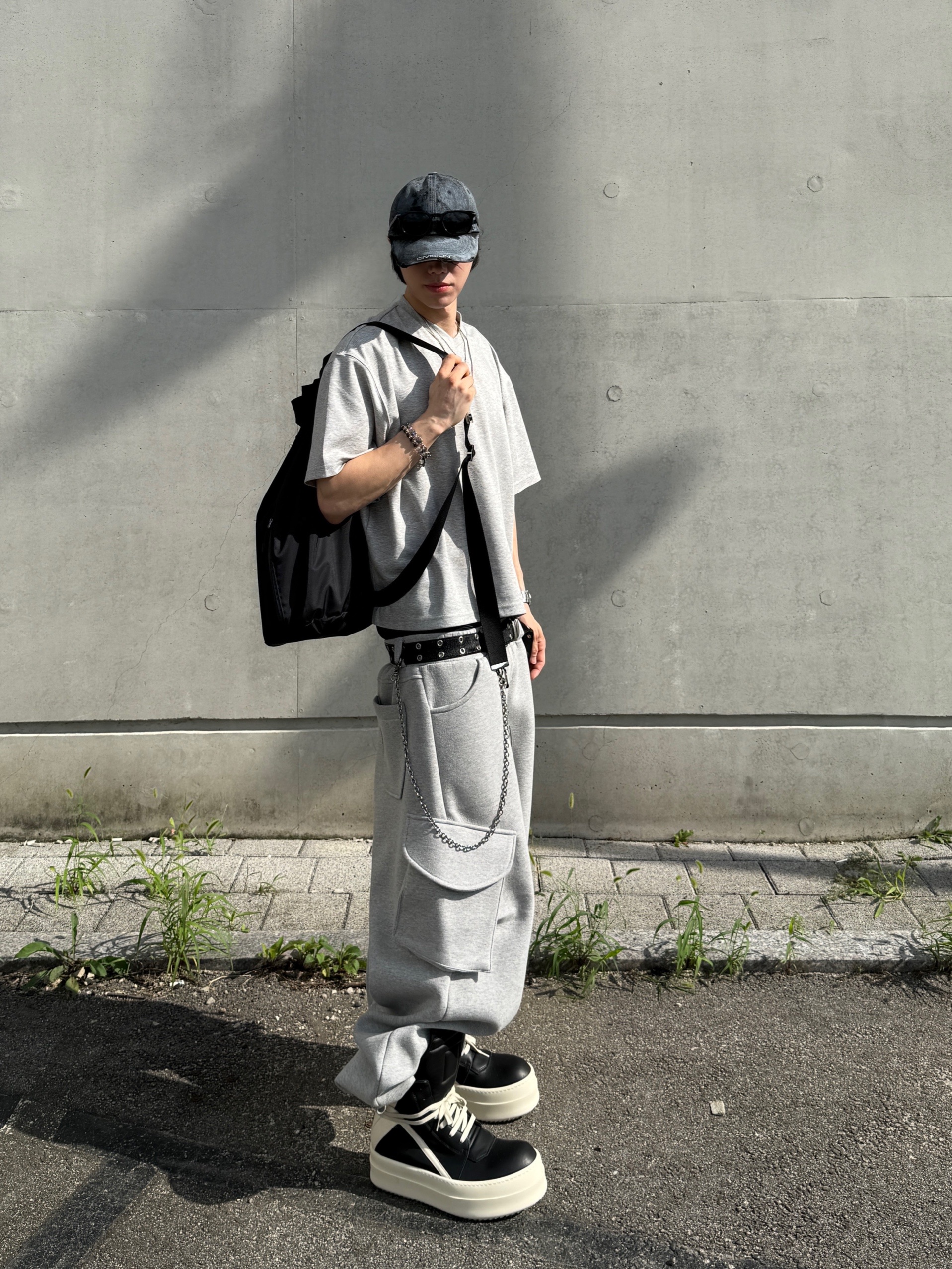 MJD X KOIN SEOUL Wide Cargo Sweat Pants, MJD X KOIN SEOUL Wide Cargo Sweat Pants 착용 스타일 - 3
