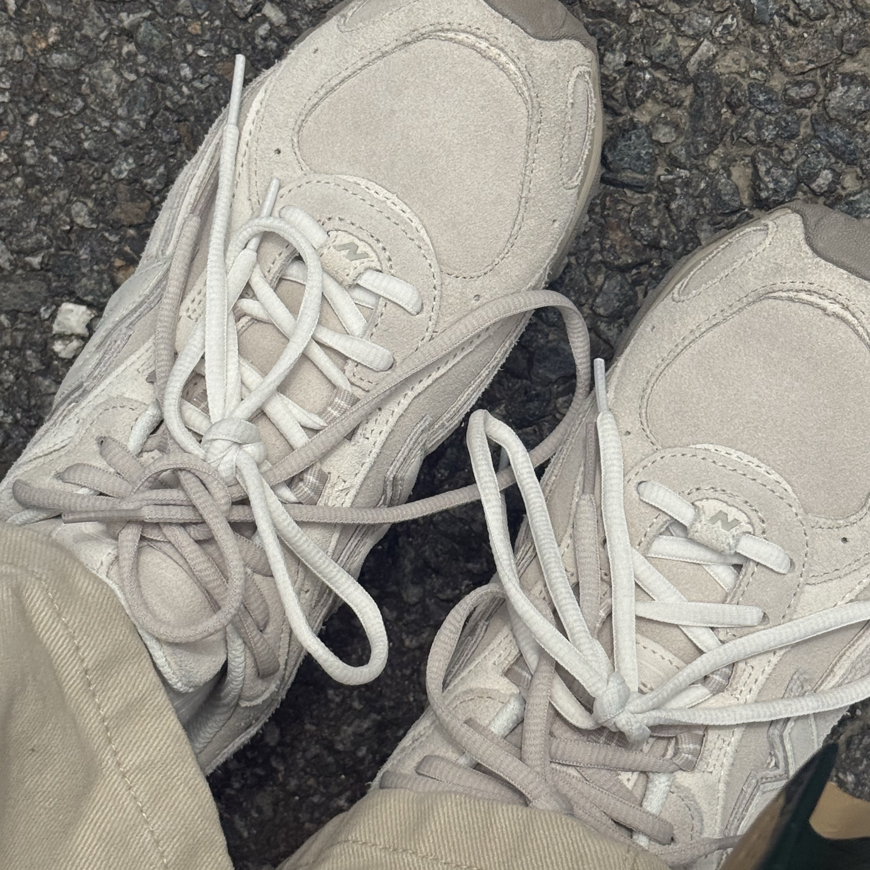 New Balance 204L Timberwolf Linen 착용 스타일 - 2
