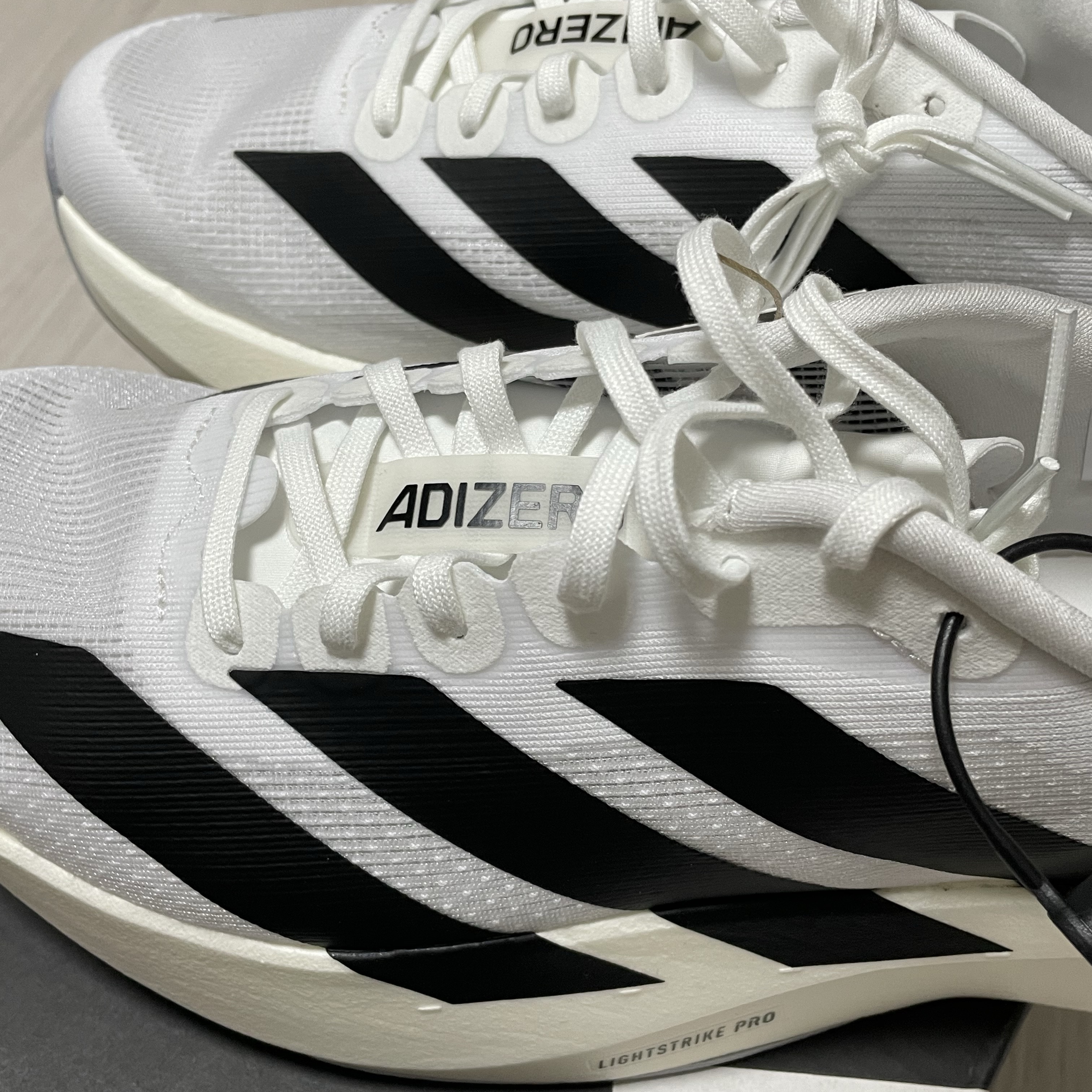 Adidas Adizero EVO SL Cloud White Core Black 착용 스타일