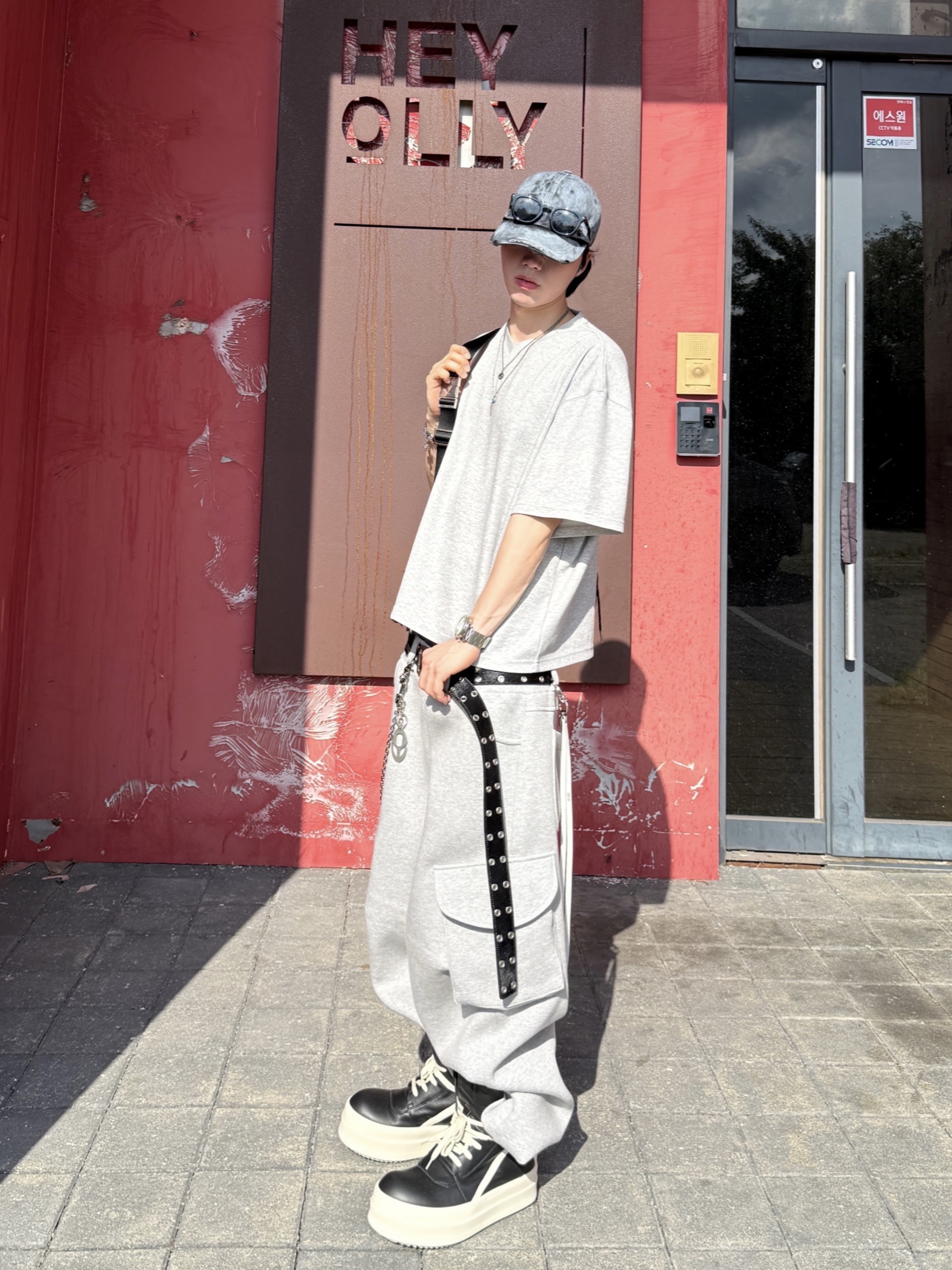MJD X KOIN SEOUL Wide Cargo Sweat Pants, MJD X KOIN SEOUL Wide Cargo Sweat Pants 착용 스타일 - 5