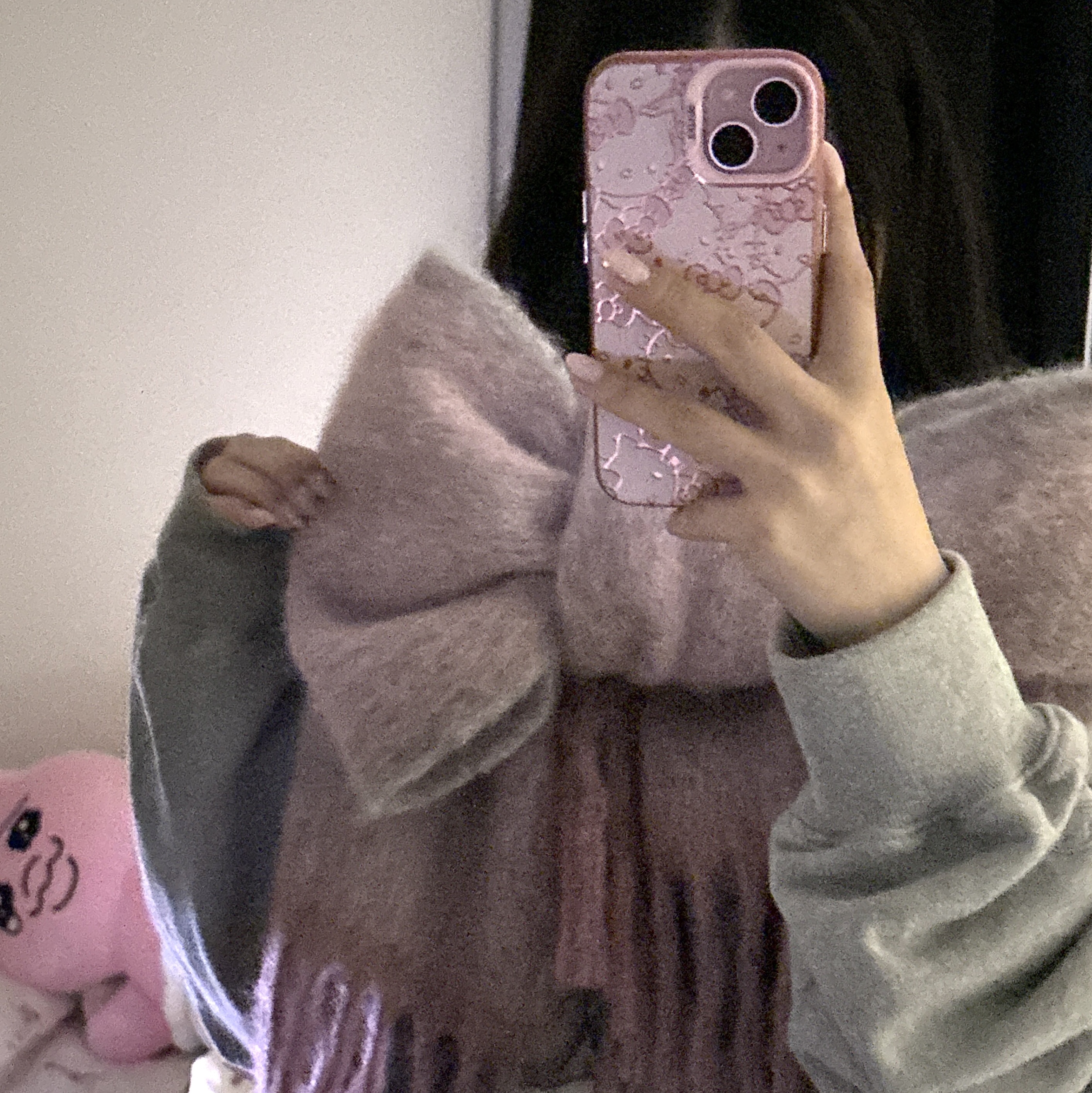 Acne Studios Mohair Wool Fringe Muffler Dusty Pink 착용 스타일 - 3