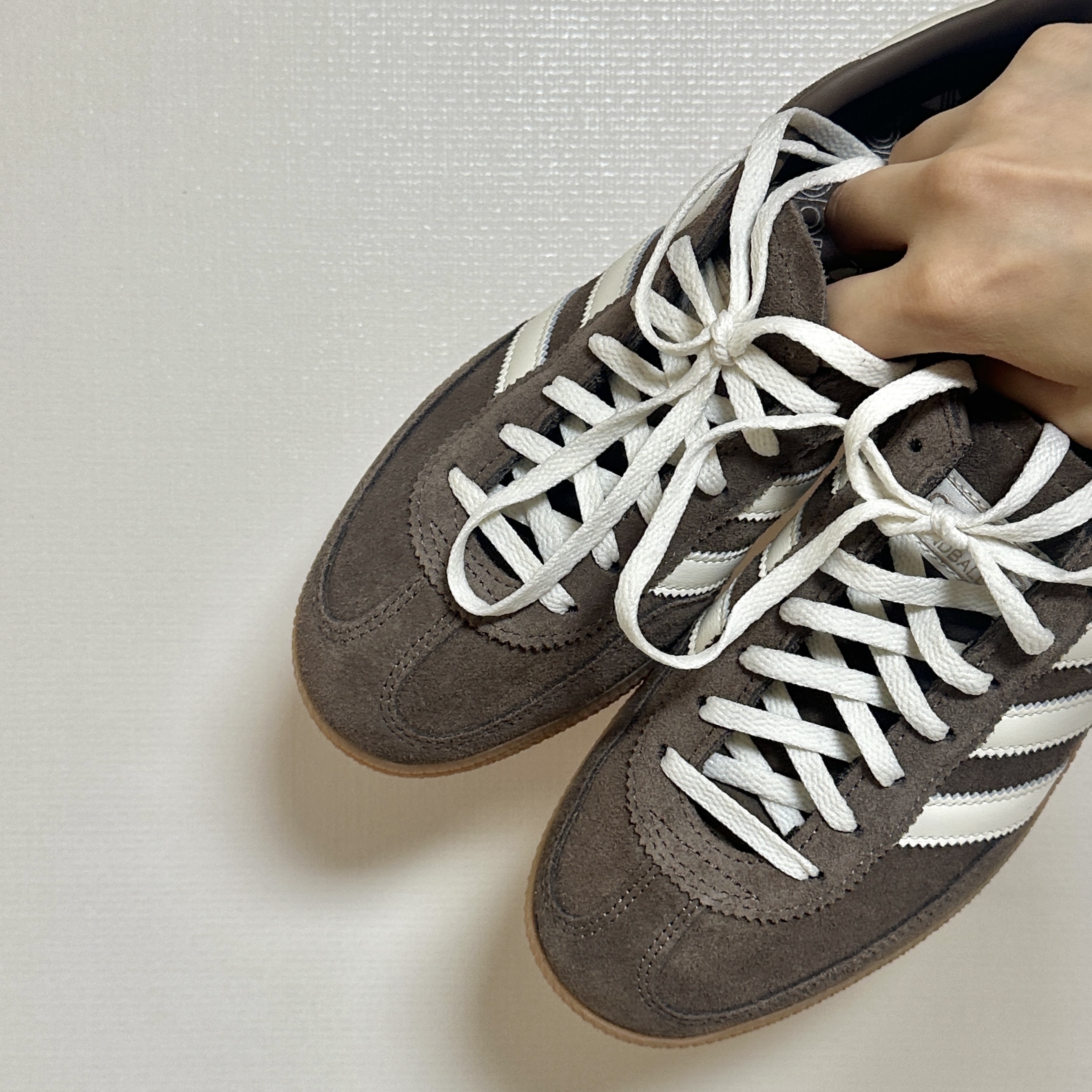 (W) Adidas Spezial Handball Earth Strata Off White 착용 스타일