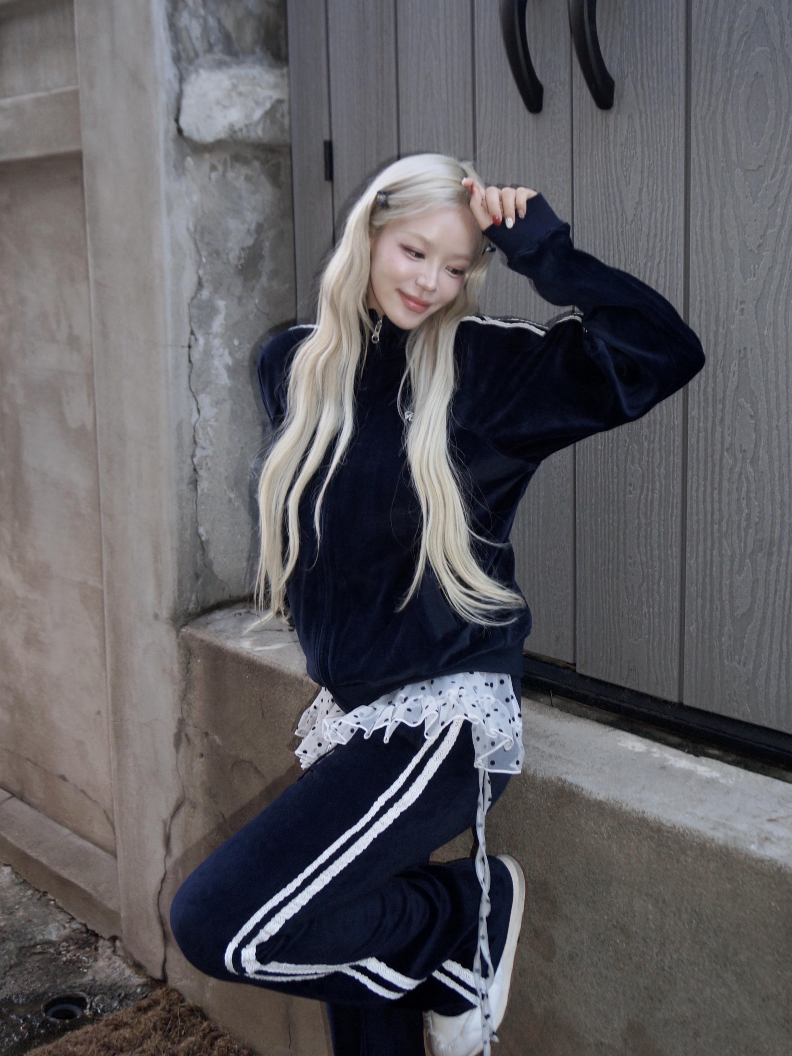 (W) New Balance x Miu Miu 530 SL Leather Sneakers White 착용 스타일 - 3