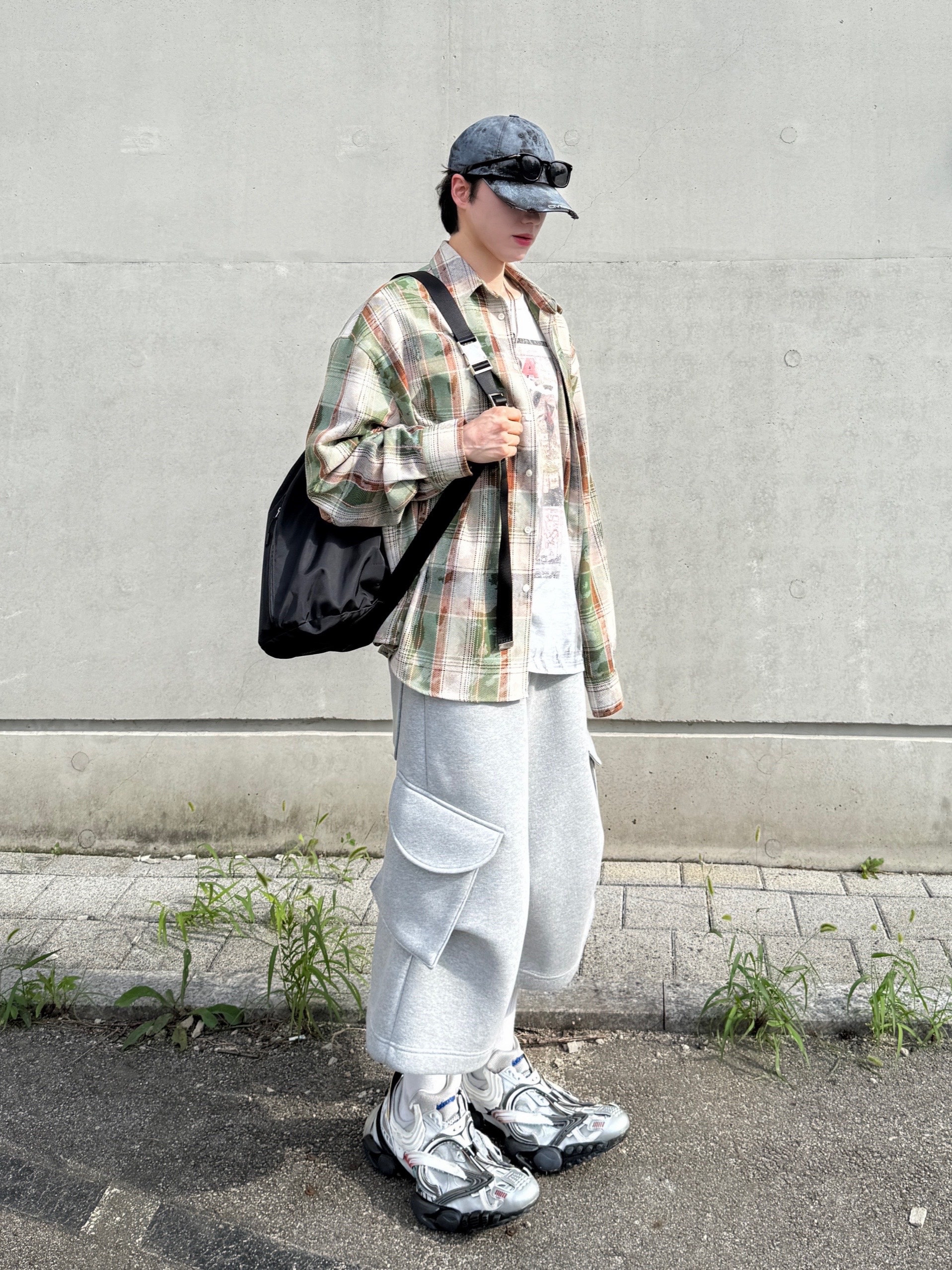 Balenciaga Reptile Sneaker Multicolor, MJD Oversized Check Shirt Vintage Green 착용 스타일 - 5