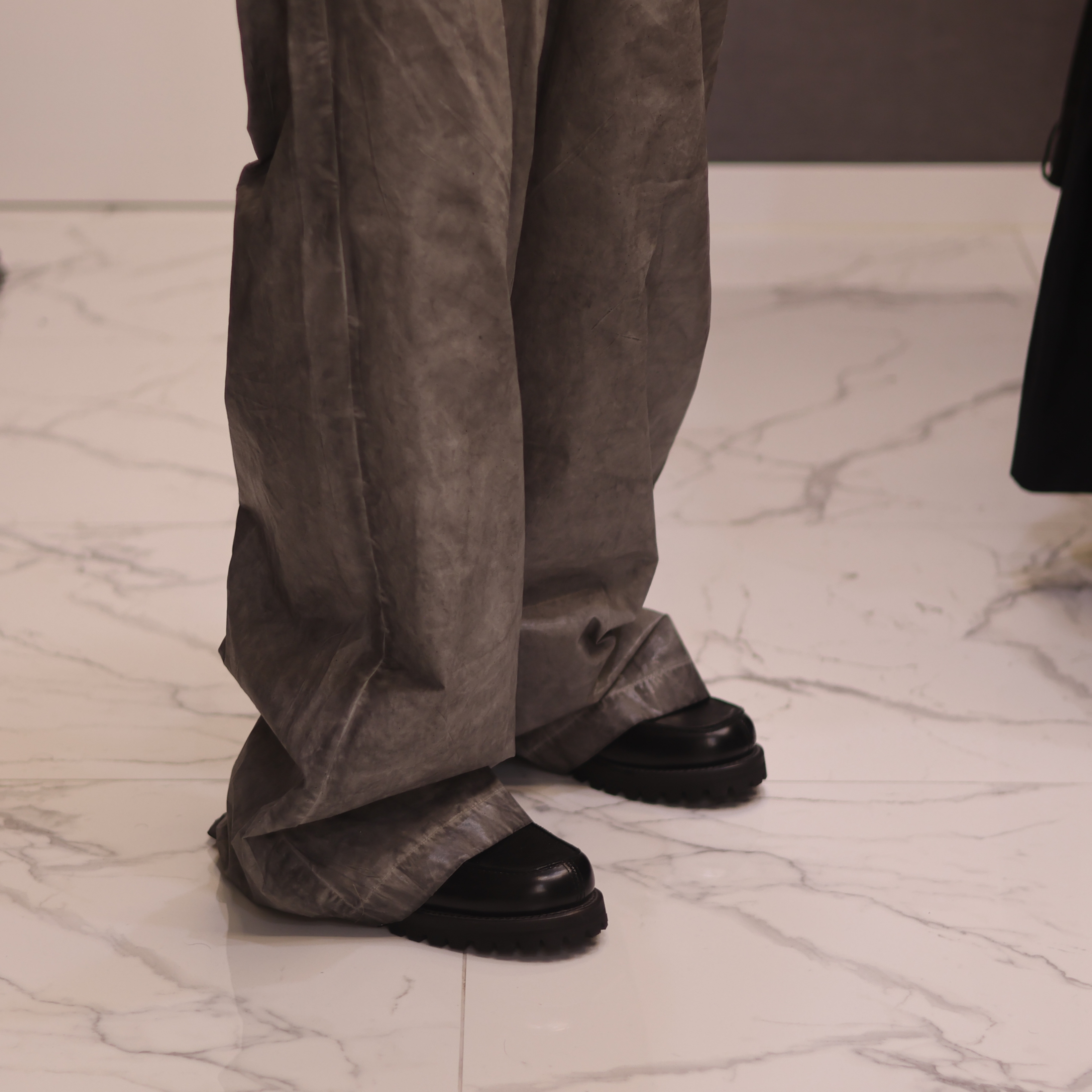 Our Legacy Reincarnation Suede Shirt Black Suede, Our Legacy Loafer Black 착용 스타일 - 4
