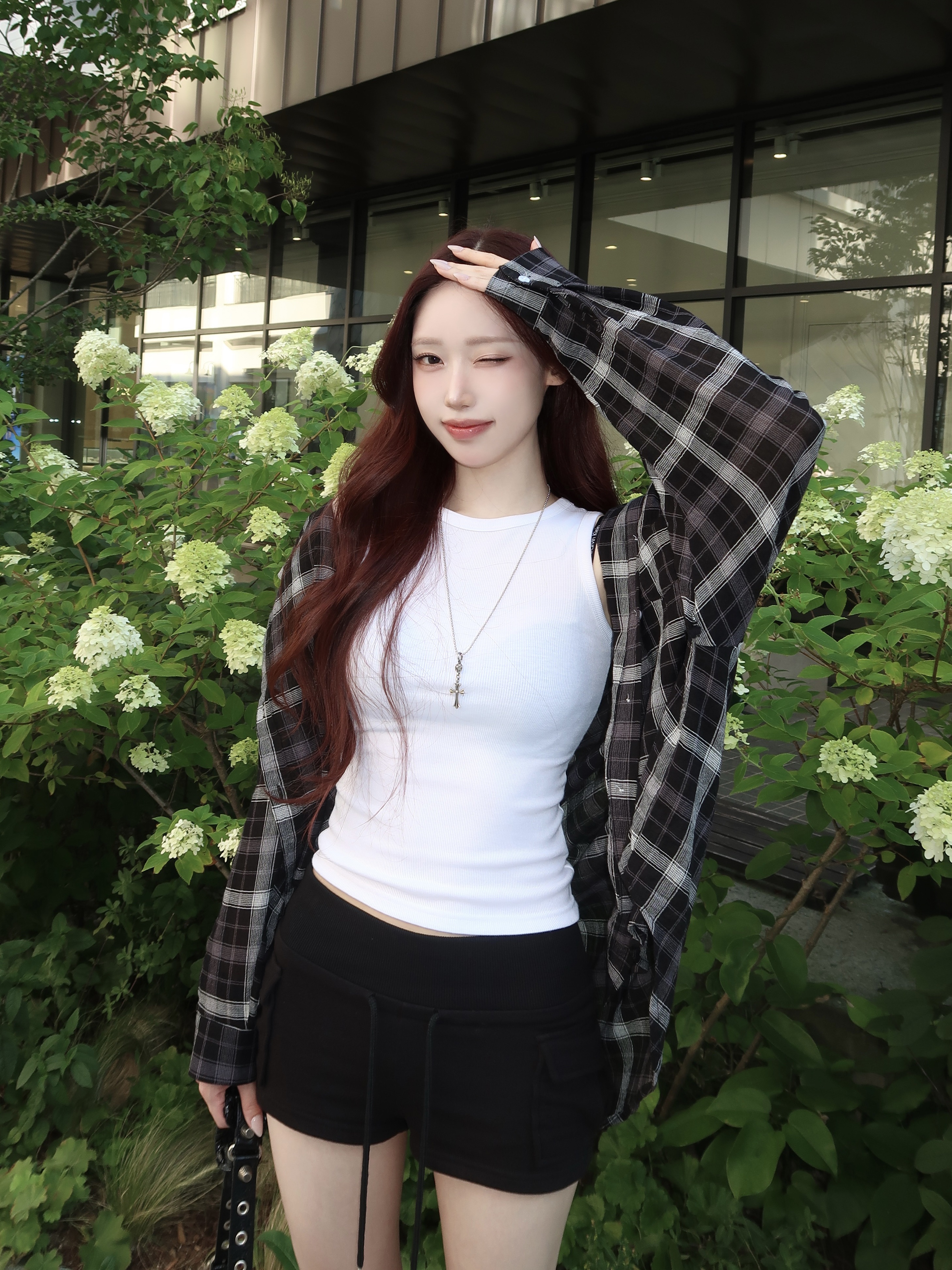 Hera Sensual Nude Gloss 462 Speechless, Hansroom Chrome Hearts One Ball Tiny Cross Charm 착용 스타일