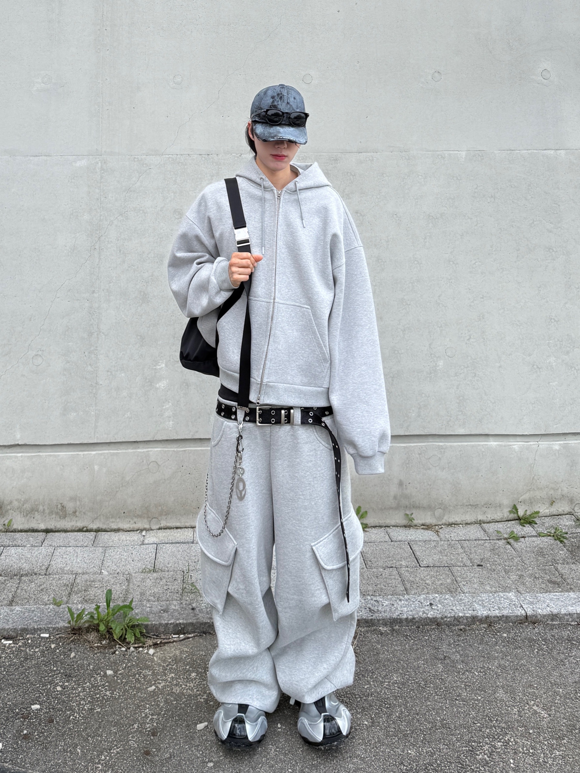 Kamien x MJD Double Hole Belt Black Shearling Calfskin, MJD X KOIN SEOUL Wide Cargo Sweat Pants 착용 스타일 - 10