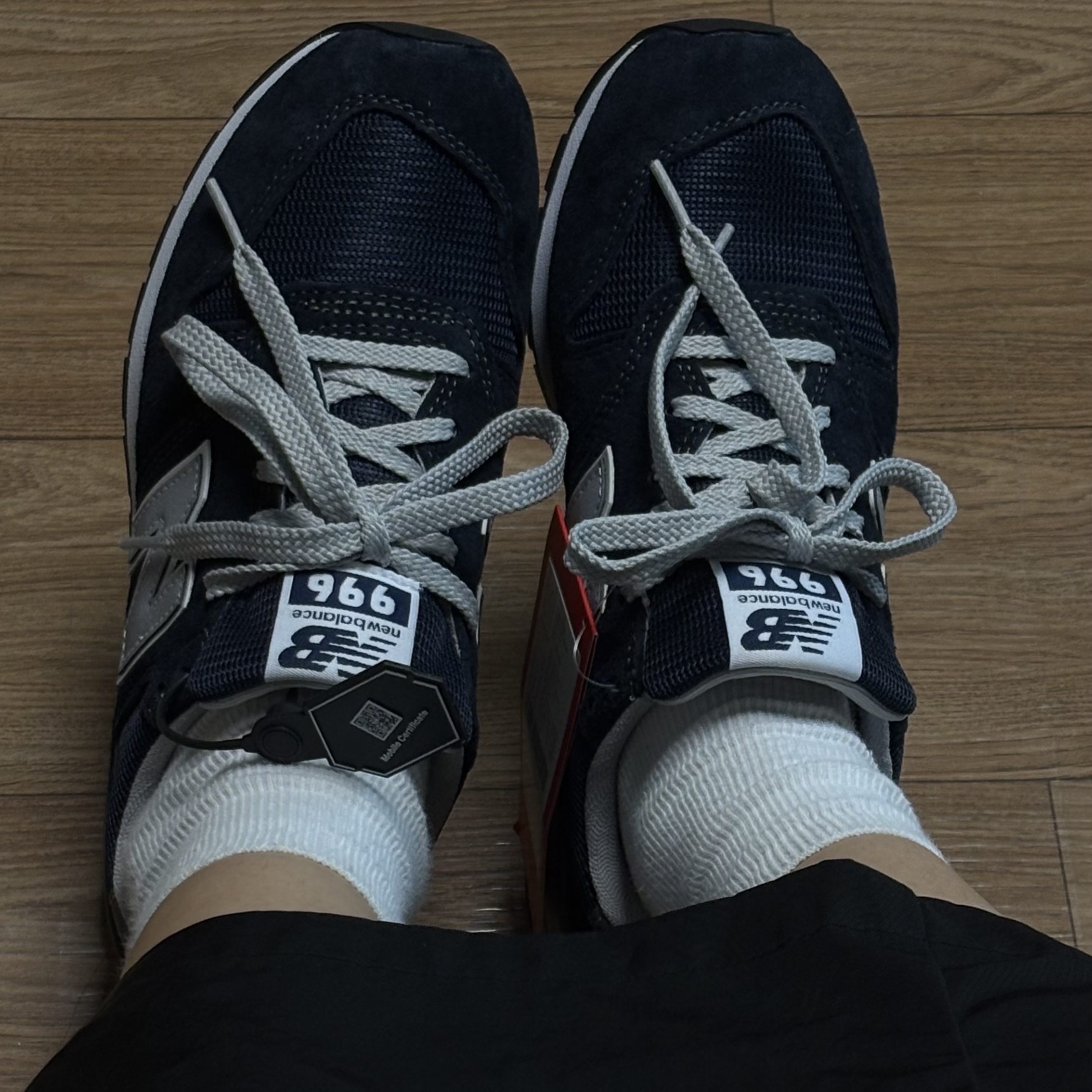 New Balance 996 Navy Silver 착용 스타일 - 2