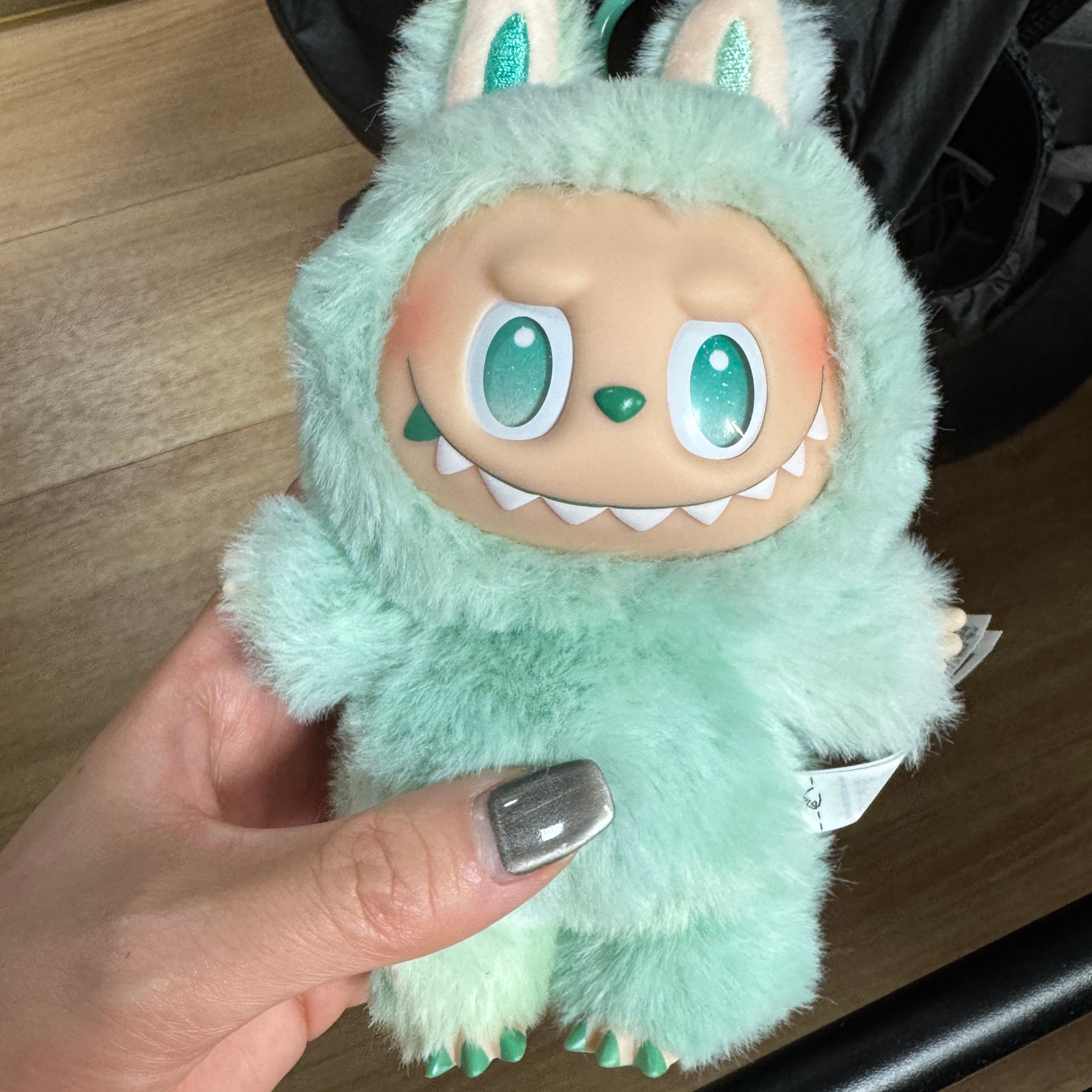 Pop Mart Labubu The Monsters Highlight Series Sealed Case (1 Blind Box) 착용 스타일