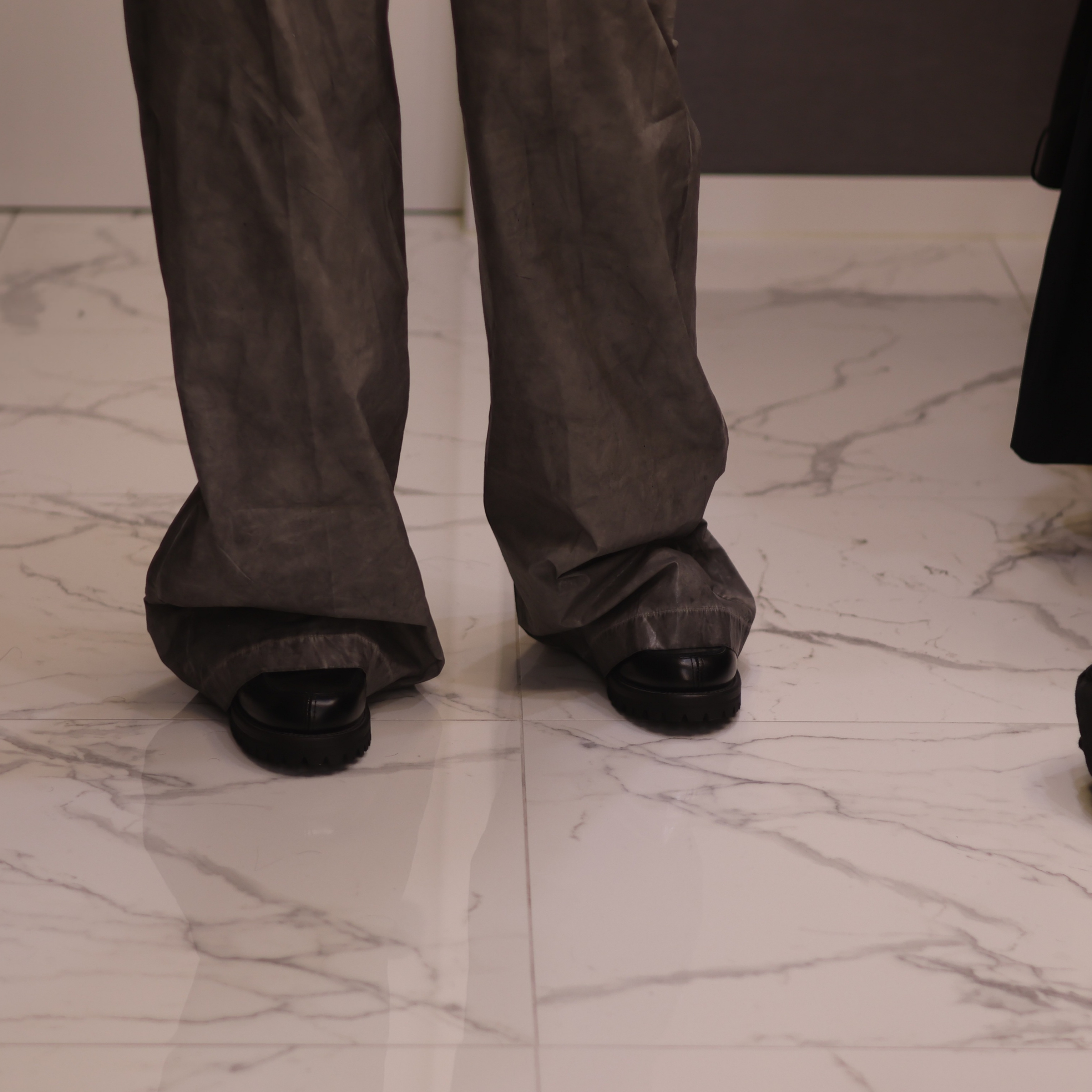 Our Legacy Reincarnation Suede Shirt Black Suede, Our Legacy Loafer Black 착용 스타일 - 3