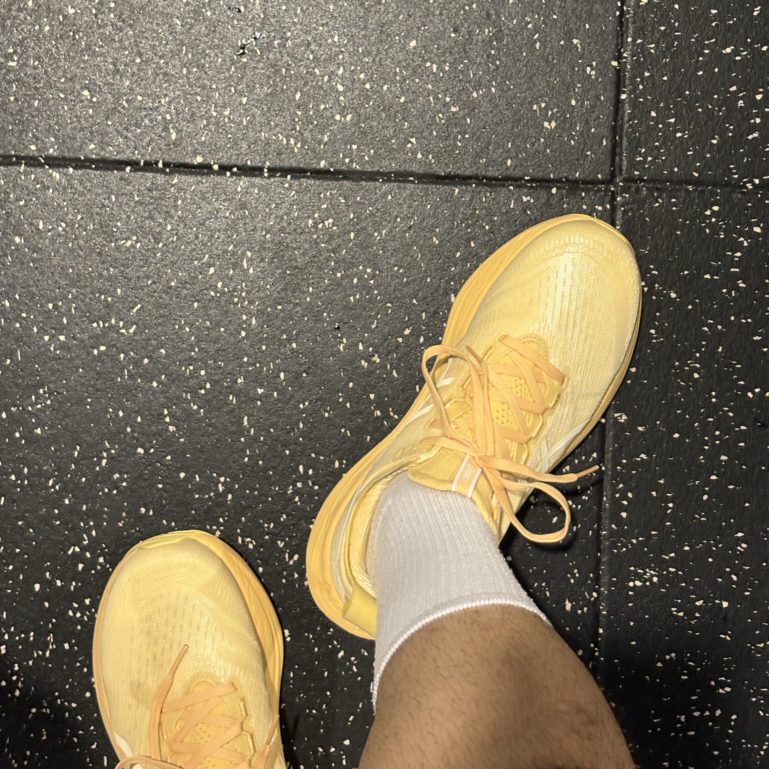 Asics Gel-Nimbus 27 Lite Show Light Orange 착용 스타일