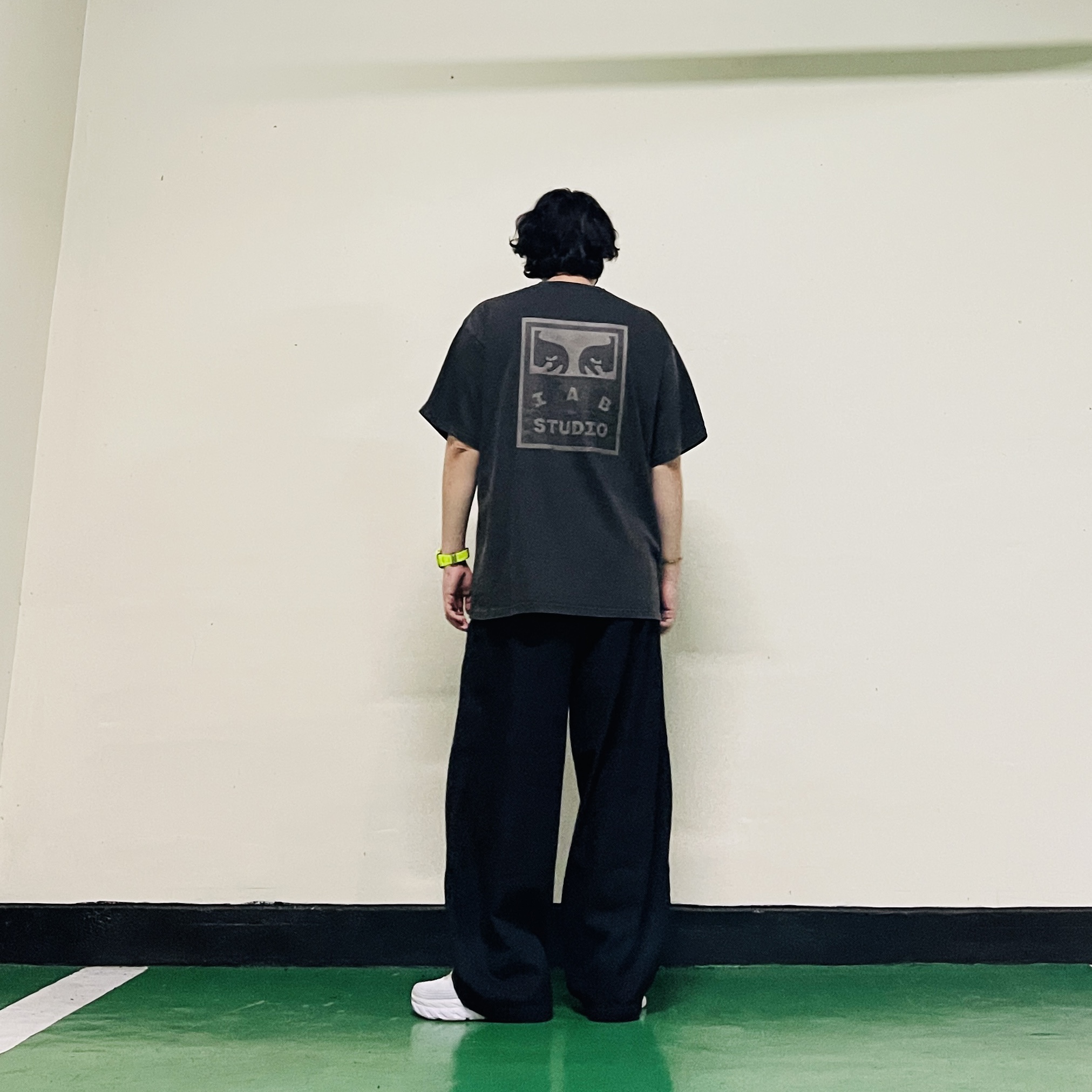 IAB Studio x Obey T-Shirt Eyes Icon Anthracite 착용 스타일 - 1