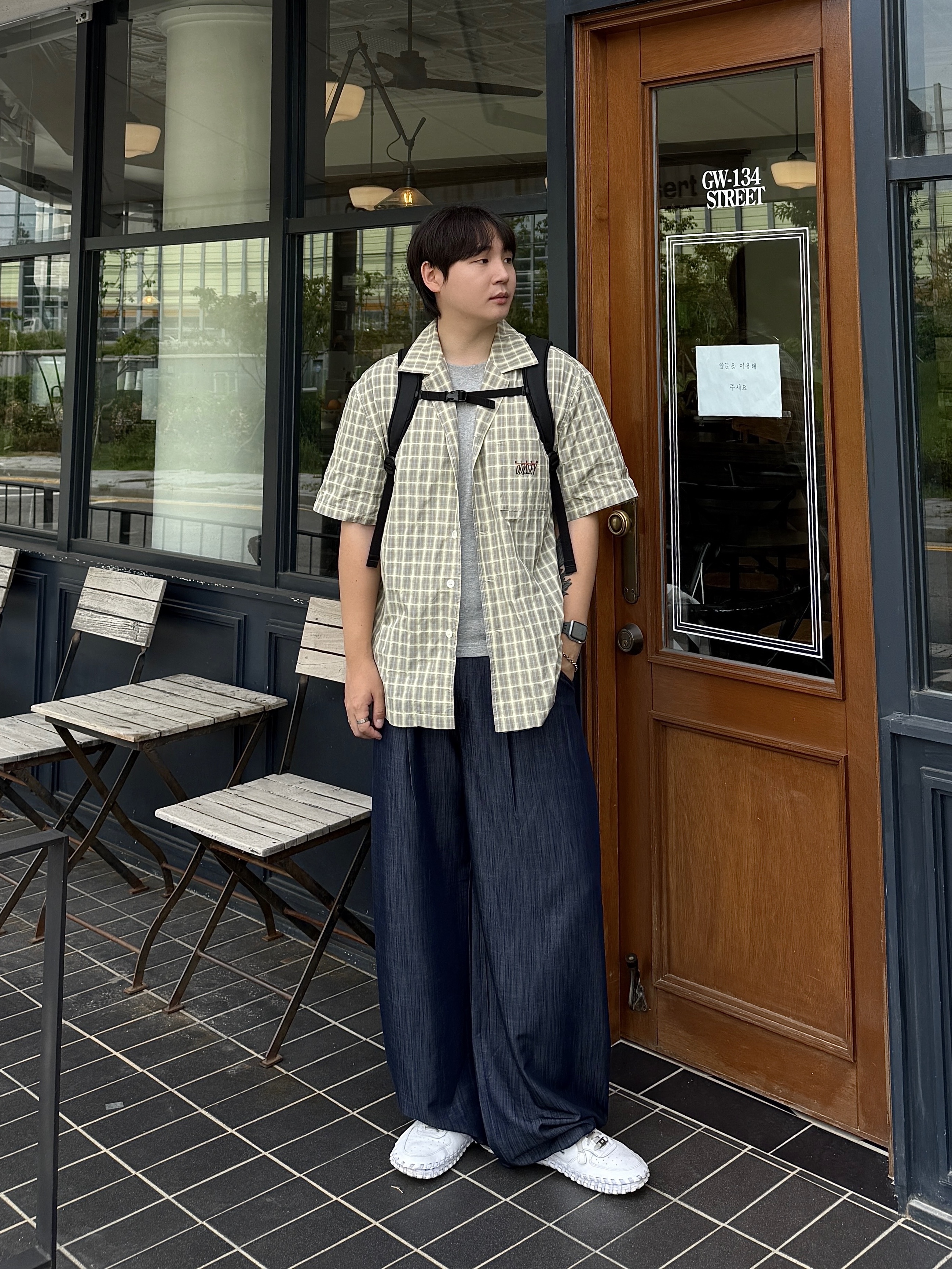 Suade Cropped Tee Gray, Nike x Jacquemus J Force 1 Low LX SP White 착용 스타일 - 3