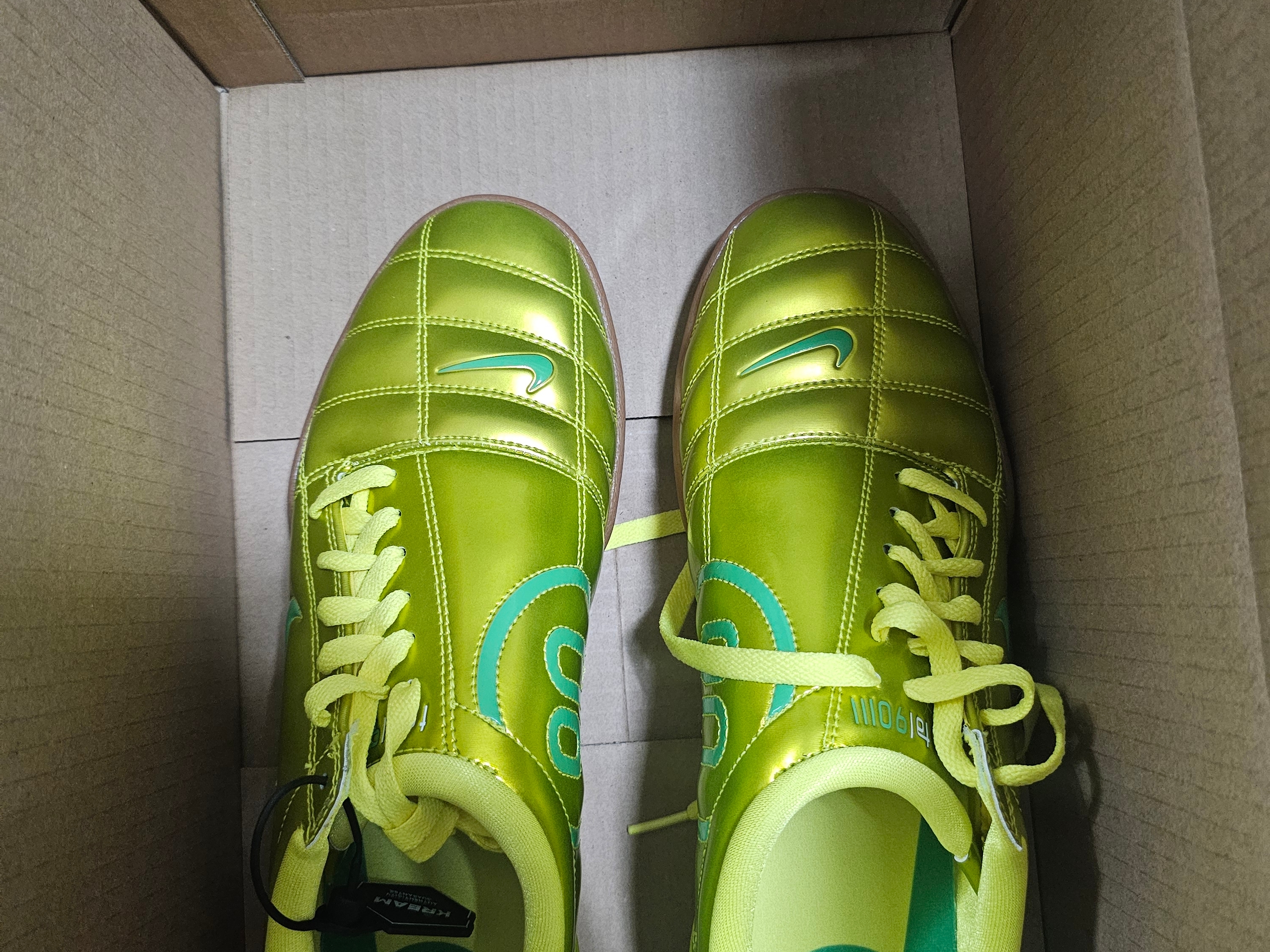Nike Total 90 III SP Dynamic Yellow Green Spark 착용 스타일